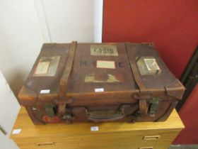An early 20th century leather travelling trunk with brass locking clasps, 71cm wide