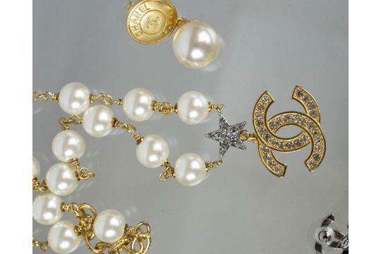 CHANEL PEARL NECKLACE, with star and CC logo, along with a pair of pearl earrings and a pair of star - Image 11 of 11