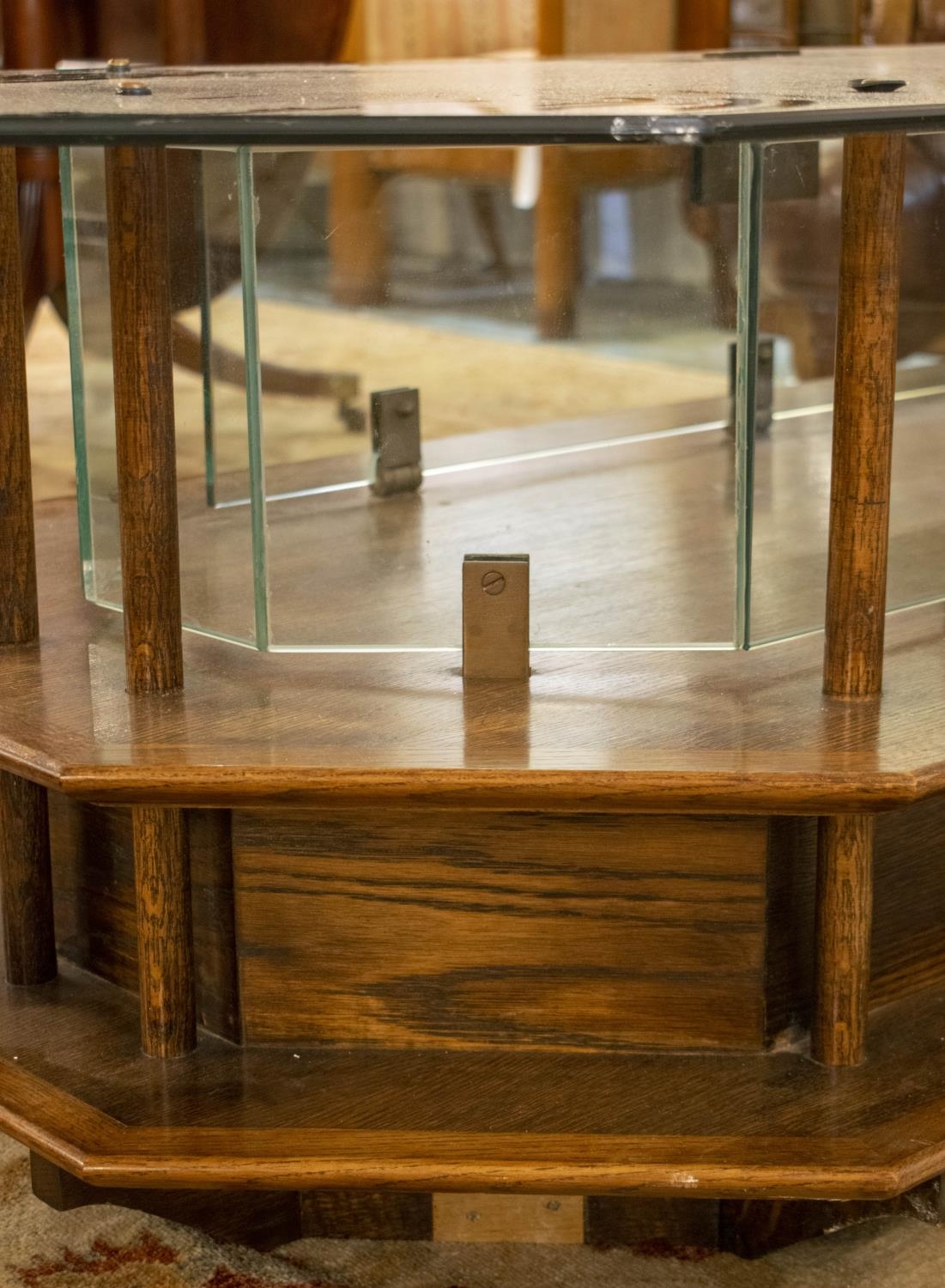 MUSEUM DISPLAY CASE, 53cm H x 175cm x 75cm, vintage oak, glass and brass with canted corners, single - Image 7 of 7