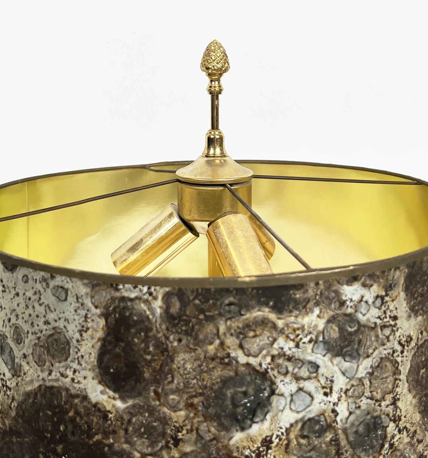 ATTRIBUTED TO MAISON CHARLES TABLE LAMP, French circa 1965, ormolu with original marbled shade, 75cm - Image 5 of 6