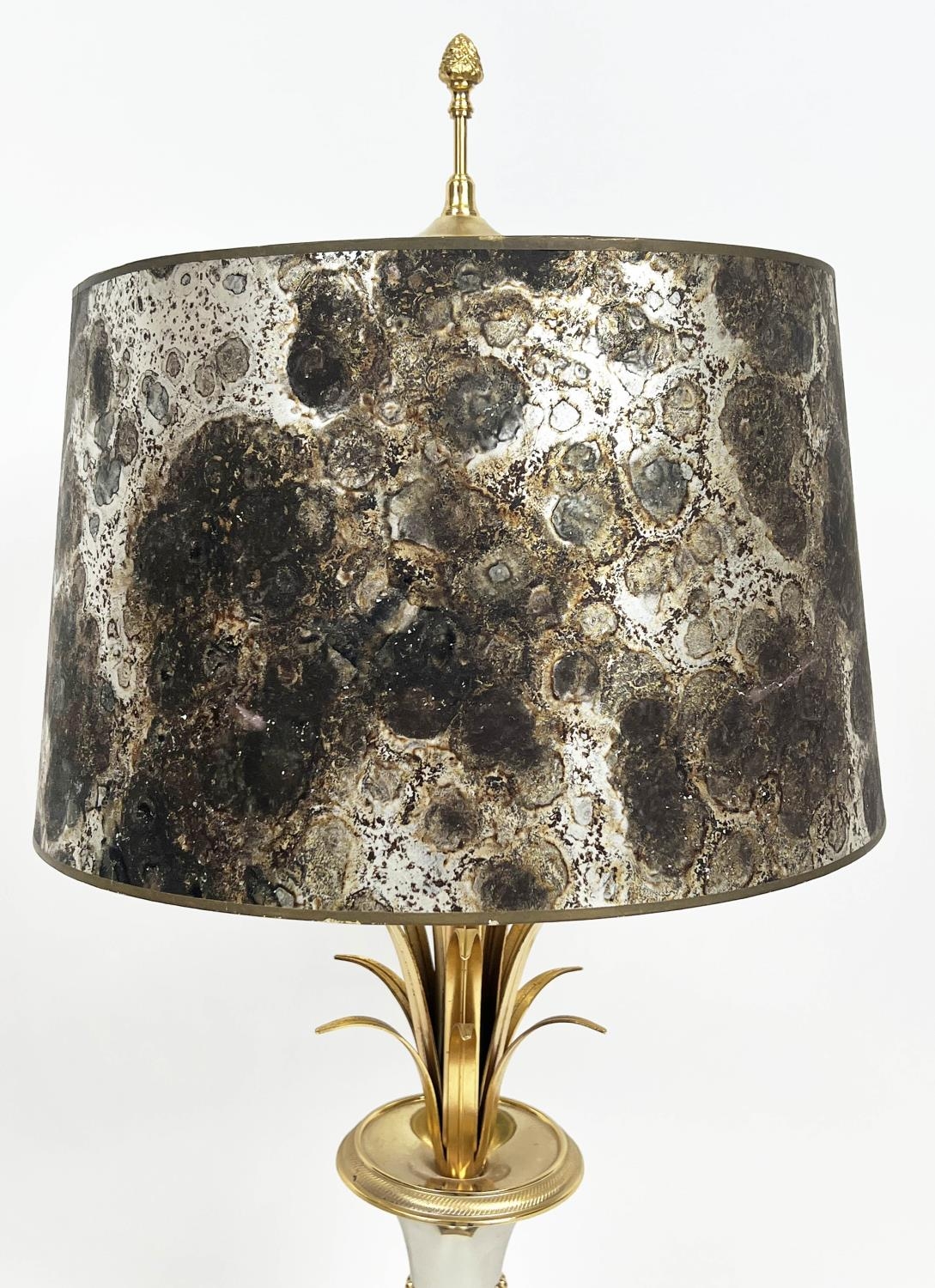 ATTRIBUTED TO MAISON CHARLES TABLE LAMP, French circa 1965, ormolu with original marbled shade, 75cm - Image 2 of 6