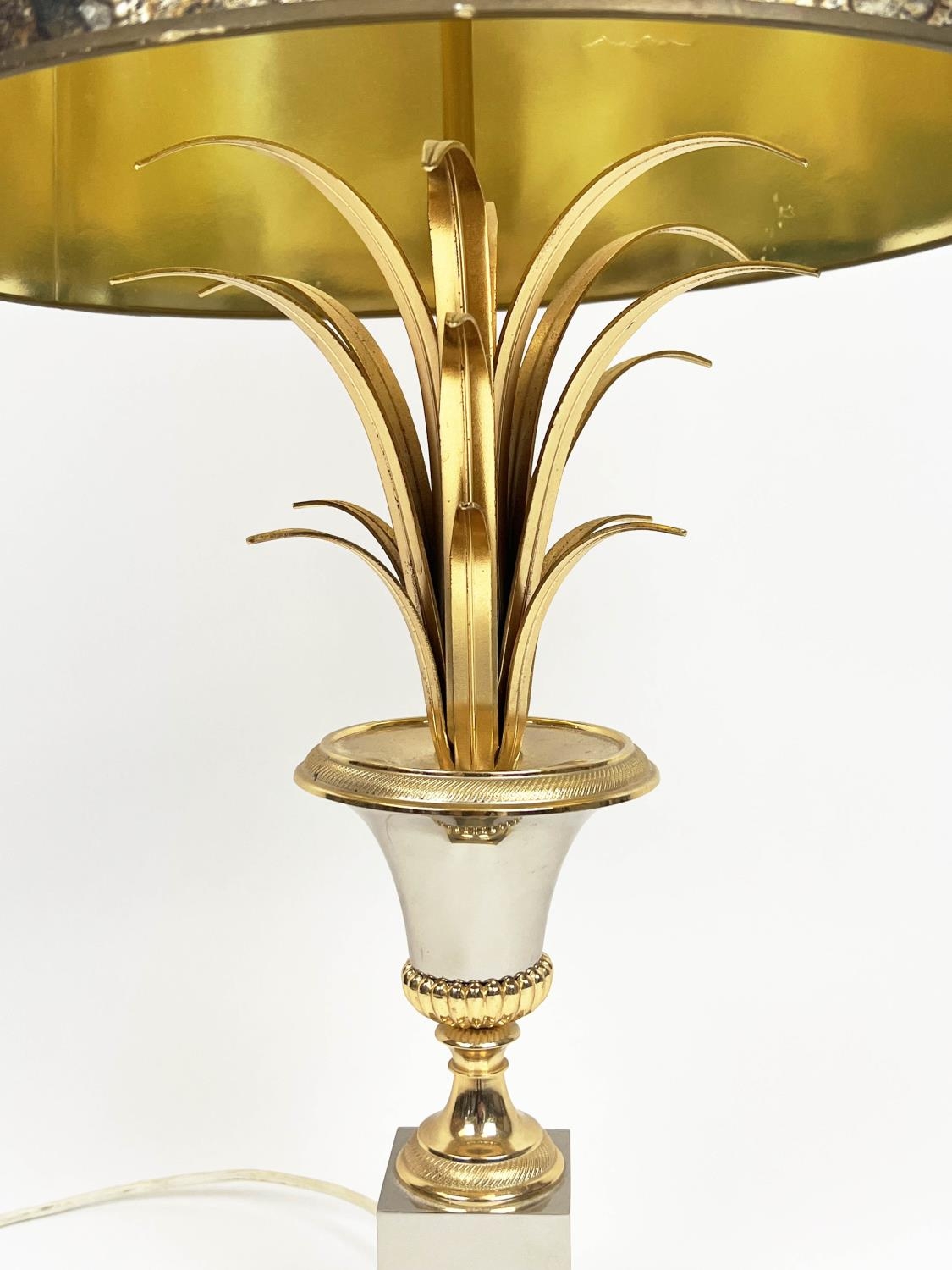 ATTRIBUTED TO MAISON CHARLES TABLE LAMP, French circa 1965, ormolu with original marbled shade, 75cm - Image 4 of 6
