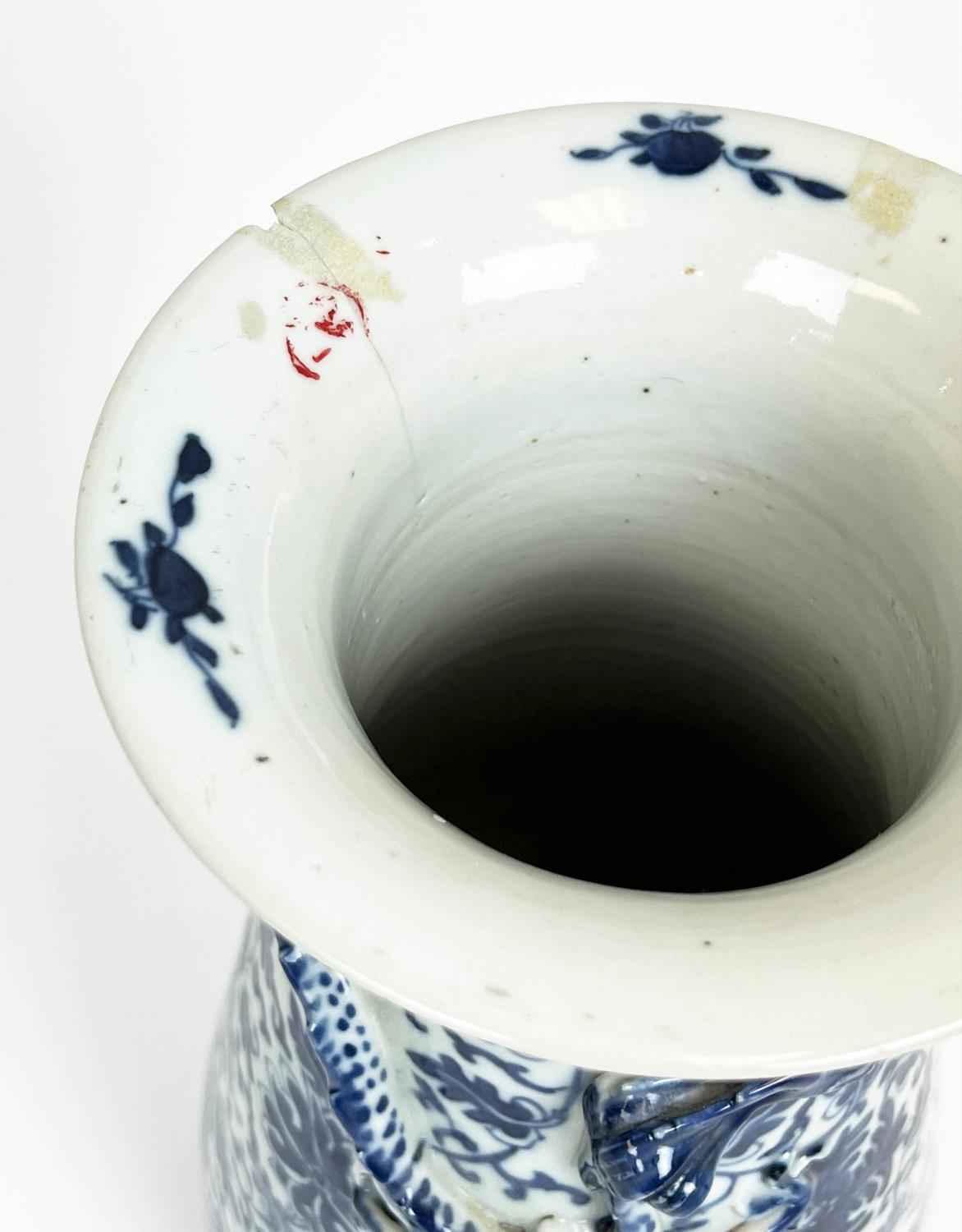 CHINESE BLUE AND WHITE WHITE YUAN STYLE VASE, adorned with under glaze scrolling foliate pattern and - Image 6 of 6