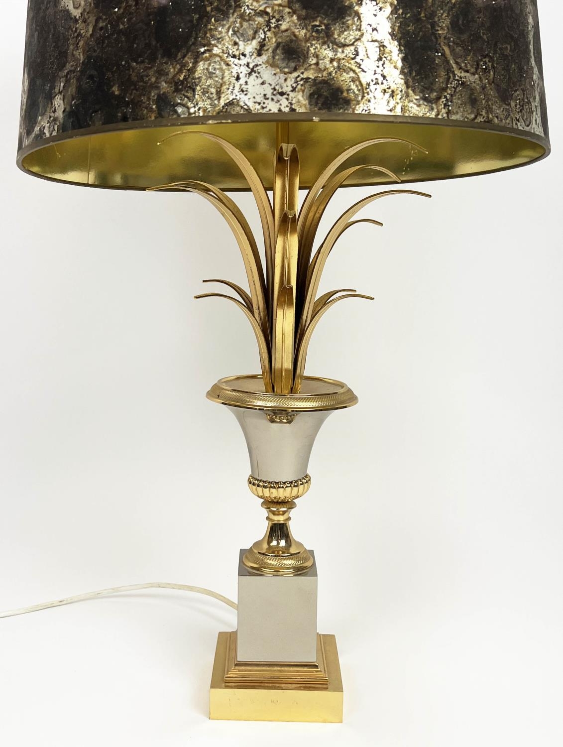 ATTRIBUTED TO MAISON CHARLES TABLE LAMP, French circa 1965, ormolu with original marbled shade, 75cm - Image 6 of 6