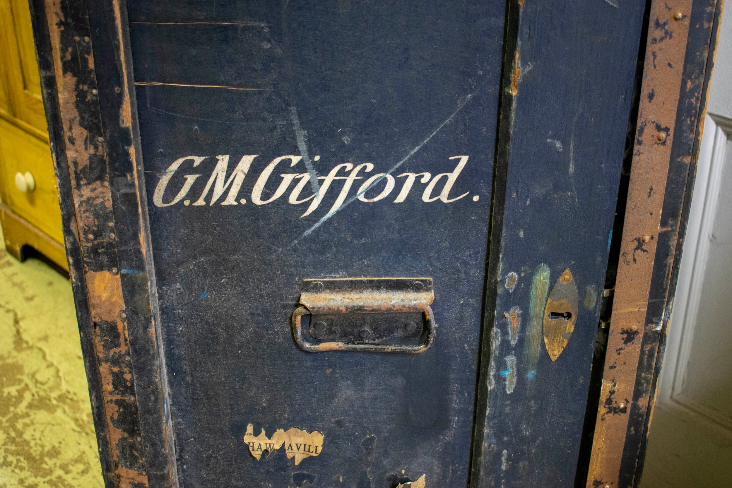 MILITARY OFFICERS TRUNK, of substantial size, wood and iron bound, stenciled G. M. Gifford, 53cm H x - Bild 6 aus 8