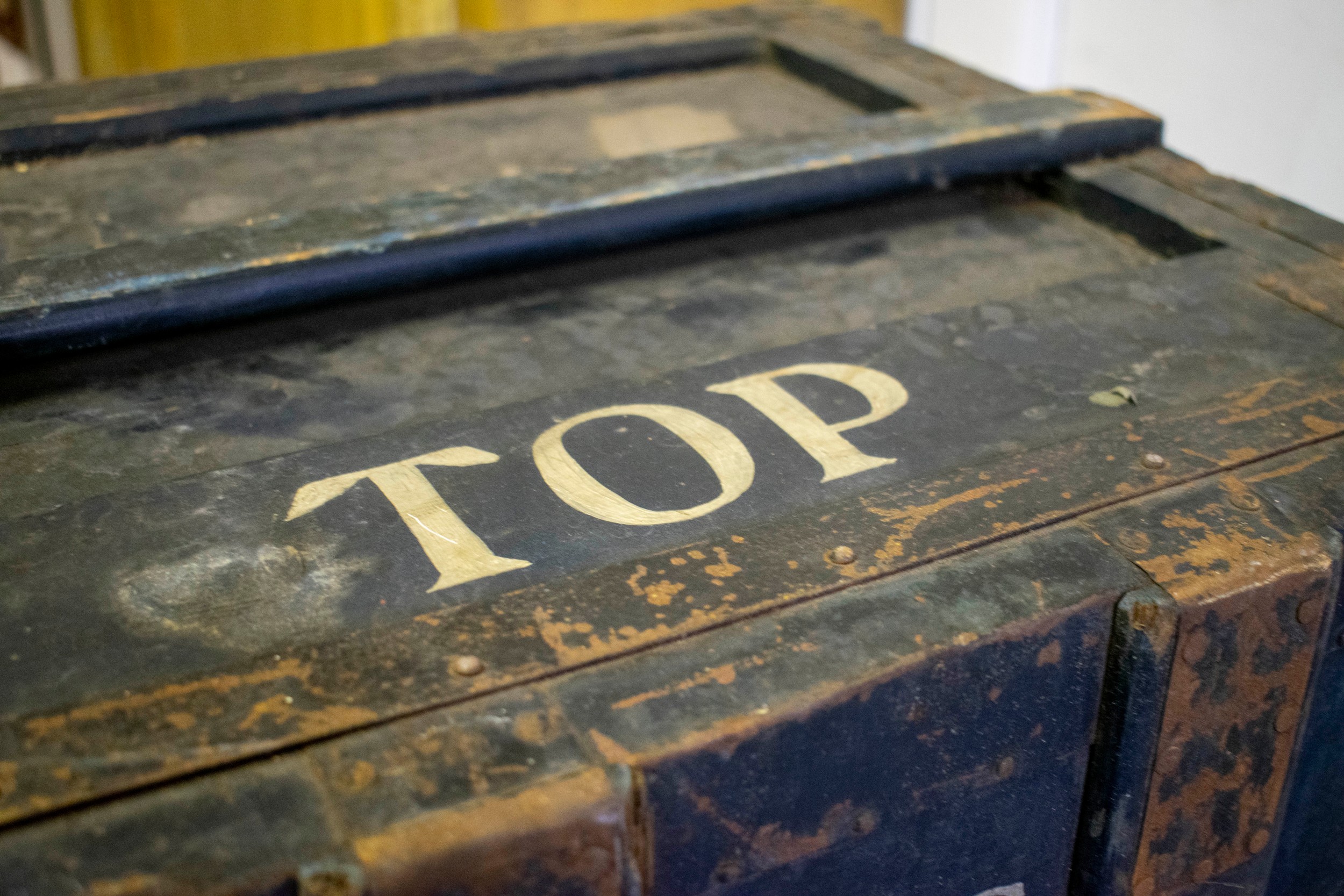 MILITARY OFFICERS TRUNK, of substantial size, wood and iron bound, stenciled G. M. Gifford, 53cm H x - Bild 7 aus 8