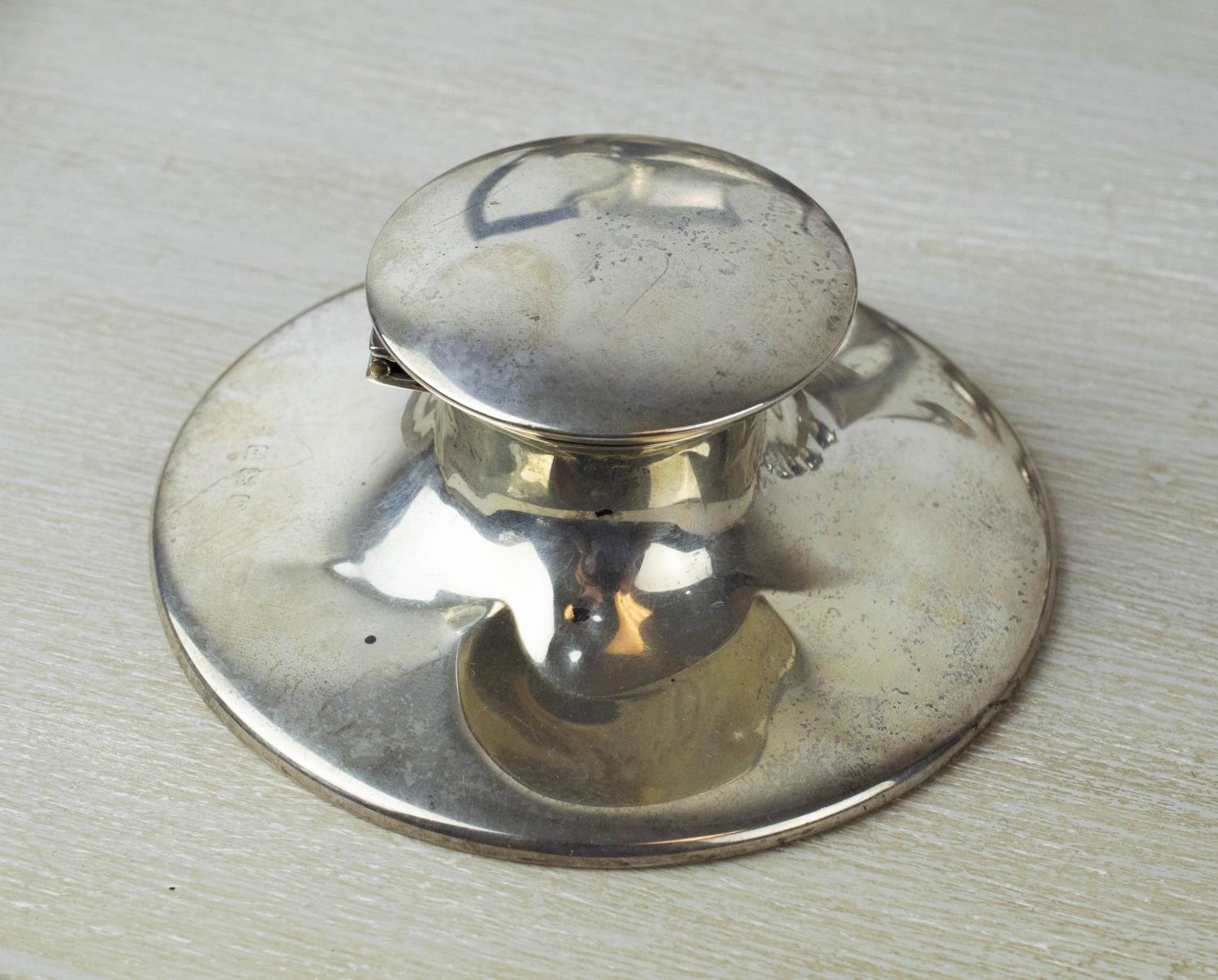 QUANTITY OF SILVER, including a French silver guilloche enamel pill box with engine turned base, - Bild 8 aus 19