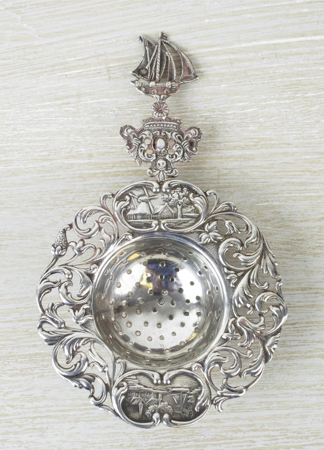 QUANTITY OF SILVER, including a French silver guilloche enamel pill box with engine turned base, - Bild 11 aus 19