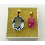 AN 18CT GOLD RUBY CABOUCHON JET PENDANT, together with an aquamarine 18ct gold pendant, tot weight