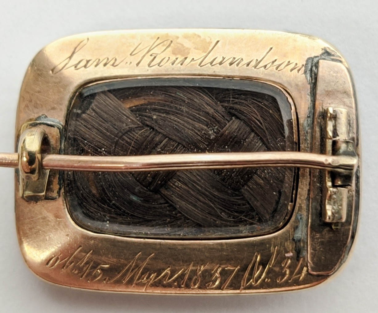 A GEORGE III YELLOW METAL MOURNING RING, probably 18ct gold, bearing enamelled initials surrounded - Image 15 of 16