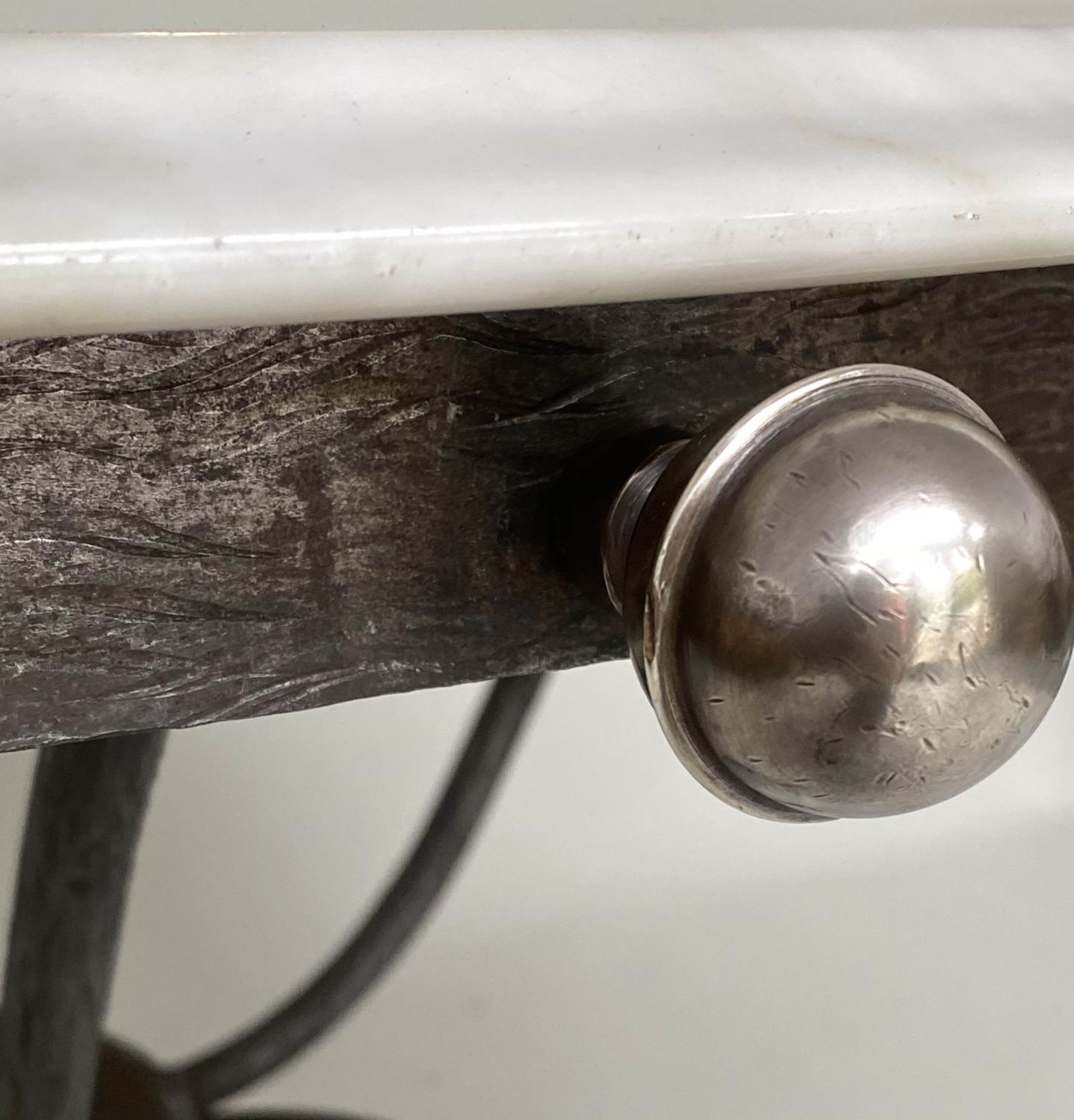 CIRCULAR/CENTRE TABLE, circular veined/striated white marble top, raised on wrought iron base, - Image 3 of 10