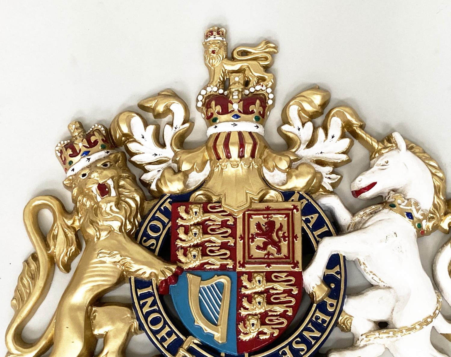 ROYAL COAT OF ARMS, painted fiberglass armorial coat of arms, 38cm x 41cm. - Image 3 of 4