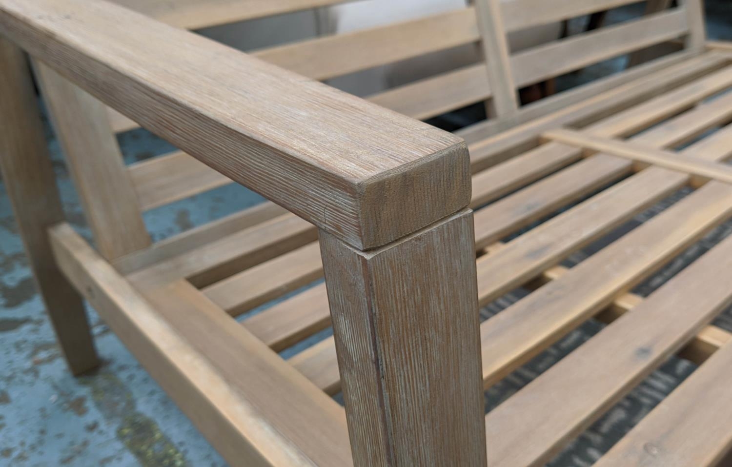 GARDEN BENCH, contemporary slatted construction, 141.5cm W. - Image 2 of 4