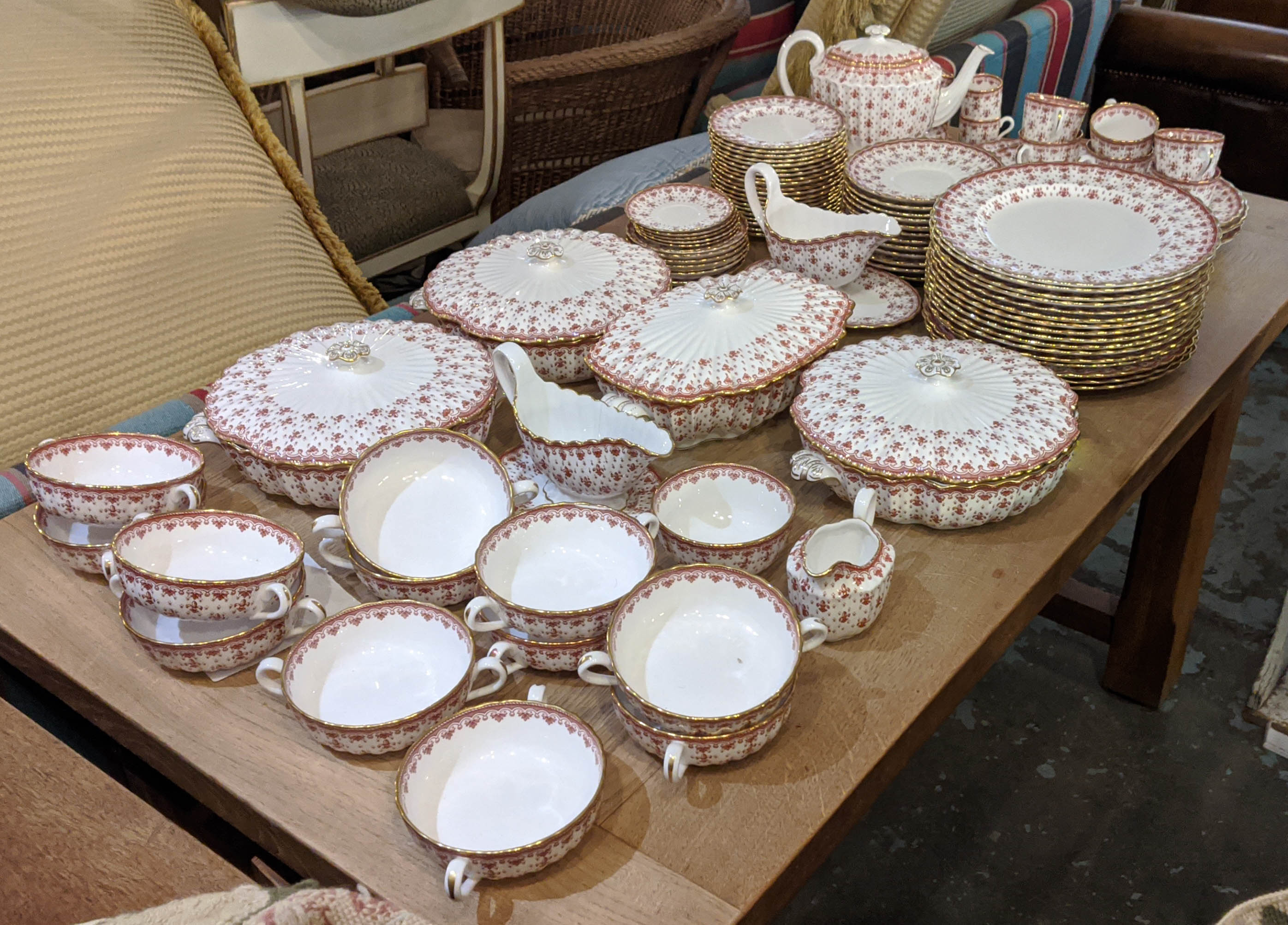 SPODE FLEUR DE LYS RED DINNER SERVICE, sixteen plates, twenty side plates, twelve soup bowls with - Image 3 of 7