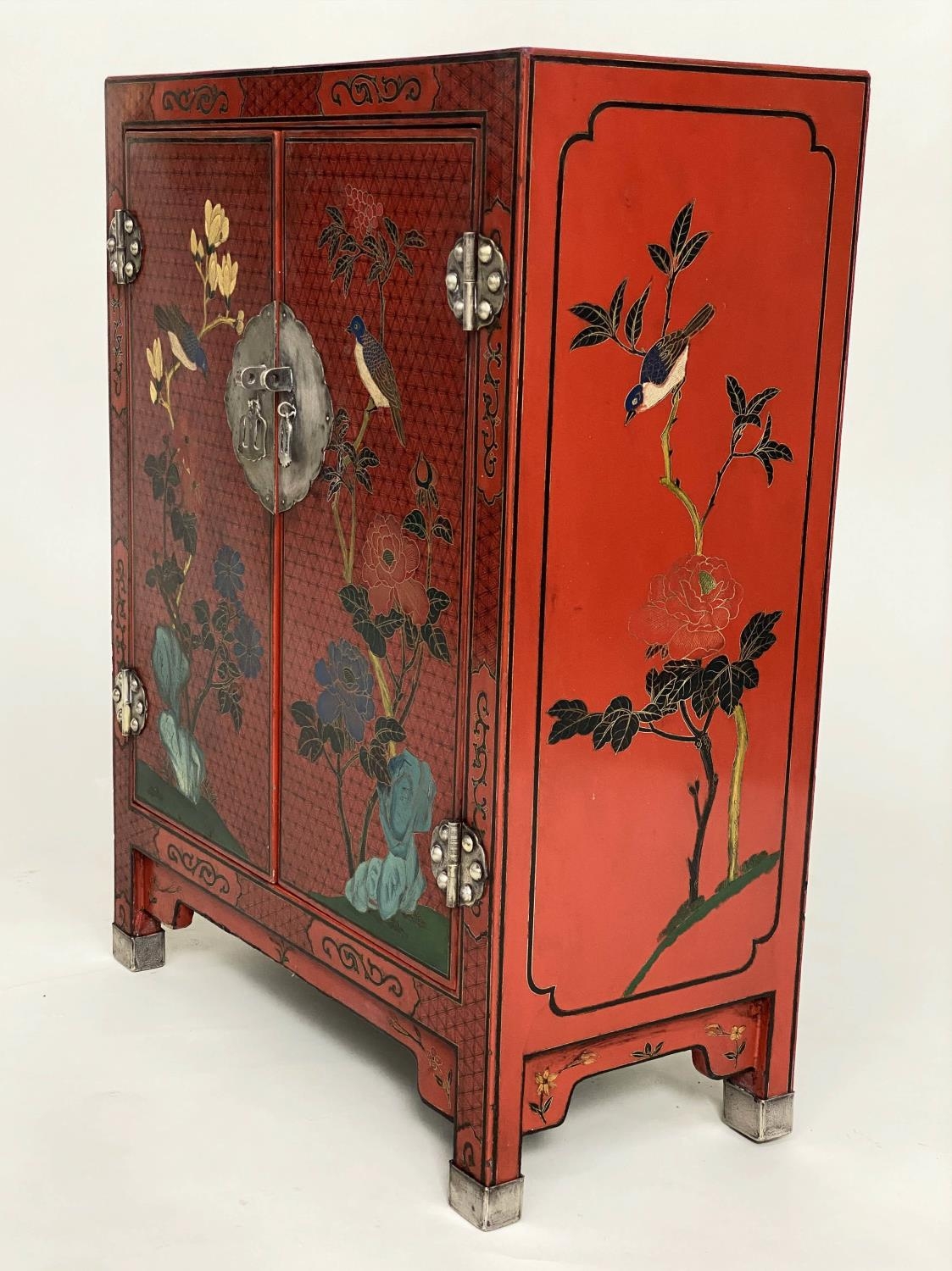 CHINOISERIE CABINET, Chinese scarlet lacquered and gilt decorated with two doors, 59cm x 28cm x 77cm - Image 9 of 12