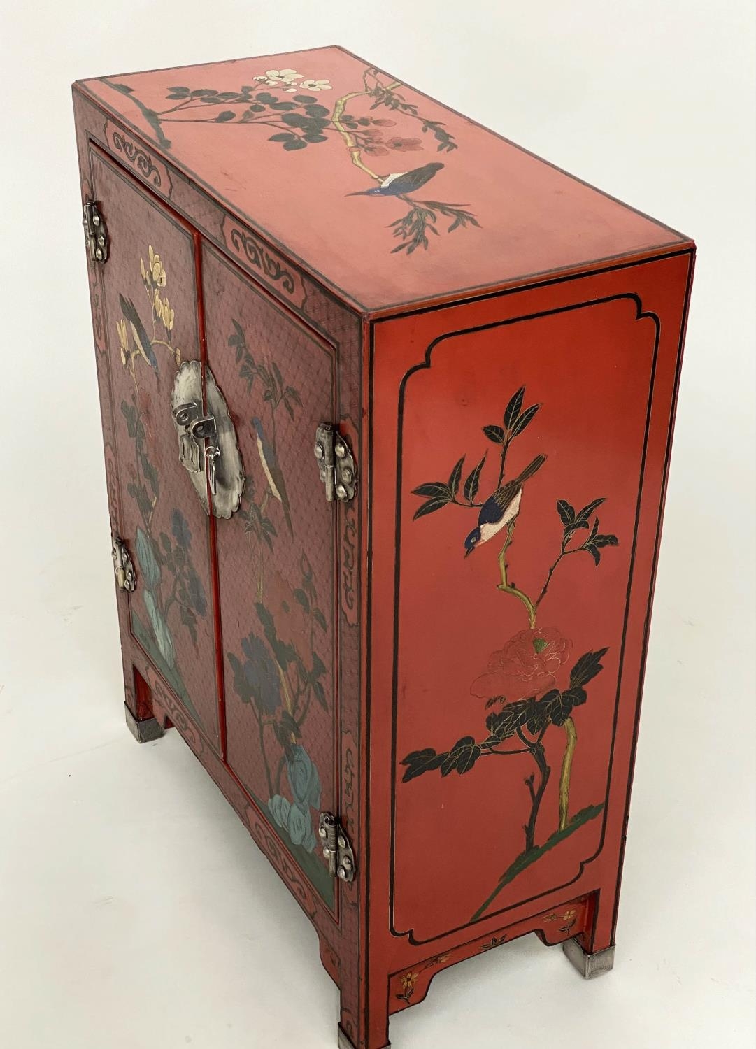 CHINOISERIE CABINET, Chinese scarlet lacquered and gilt decorated with two doors, 59cm x 28cm x 77cm - Image 11 of 12