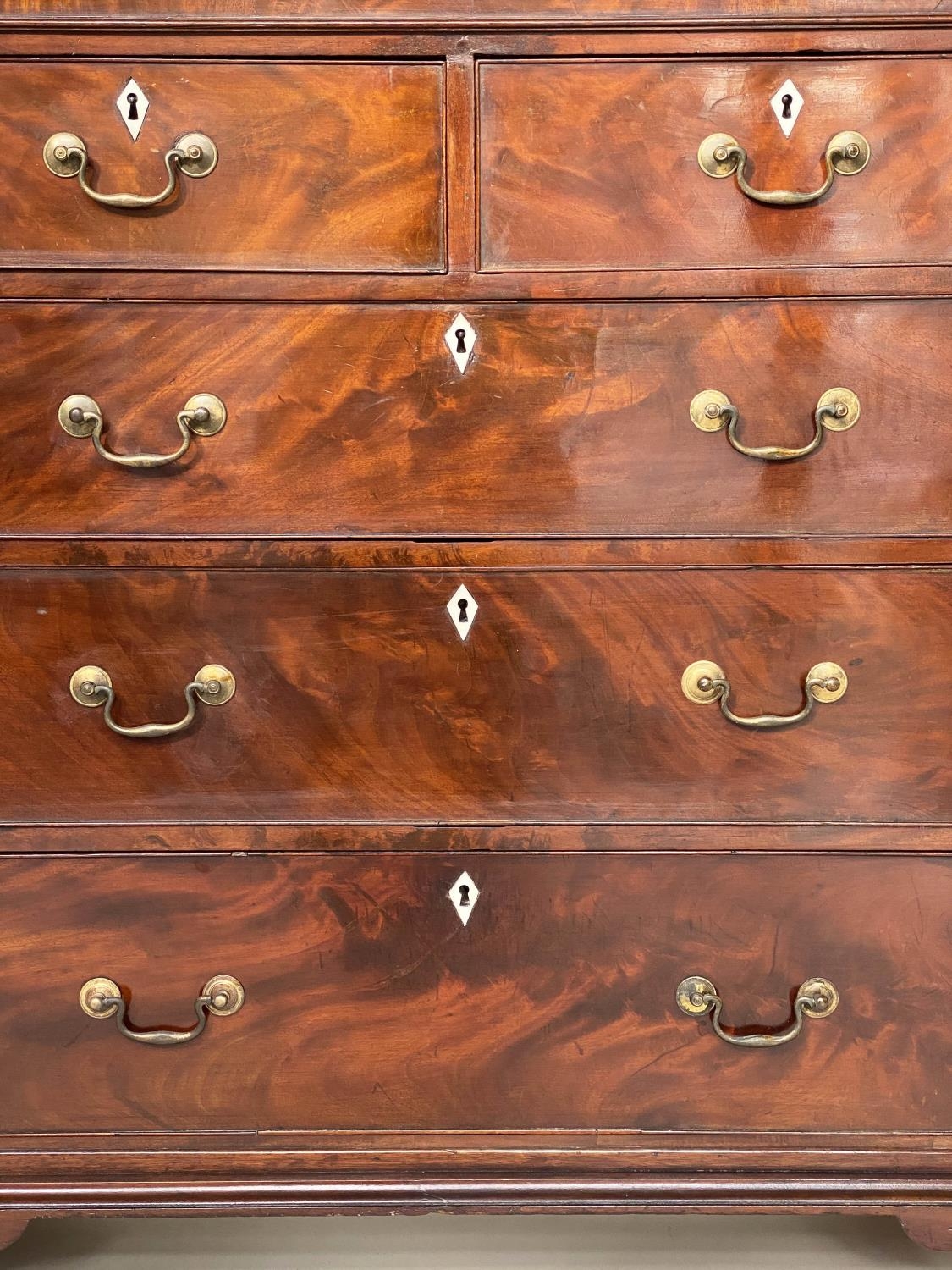 SCOTTISH HALL CHEST, early 19th century flame mahogany of adapted shallow proportions with two short - Bild 3 aus 4