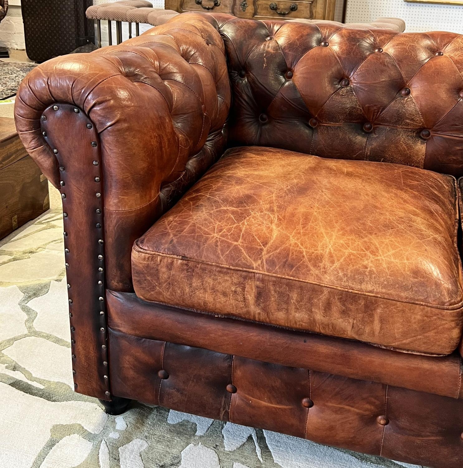 CHESTERFIELD SOFA, three seater, buttoned and studded tan leather, 210cm W. - Bild 4 aus 5