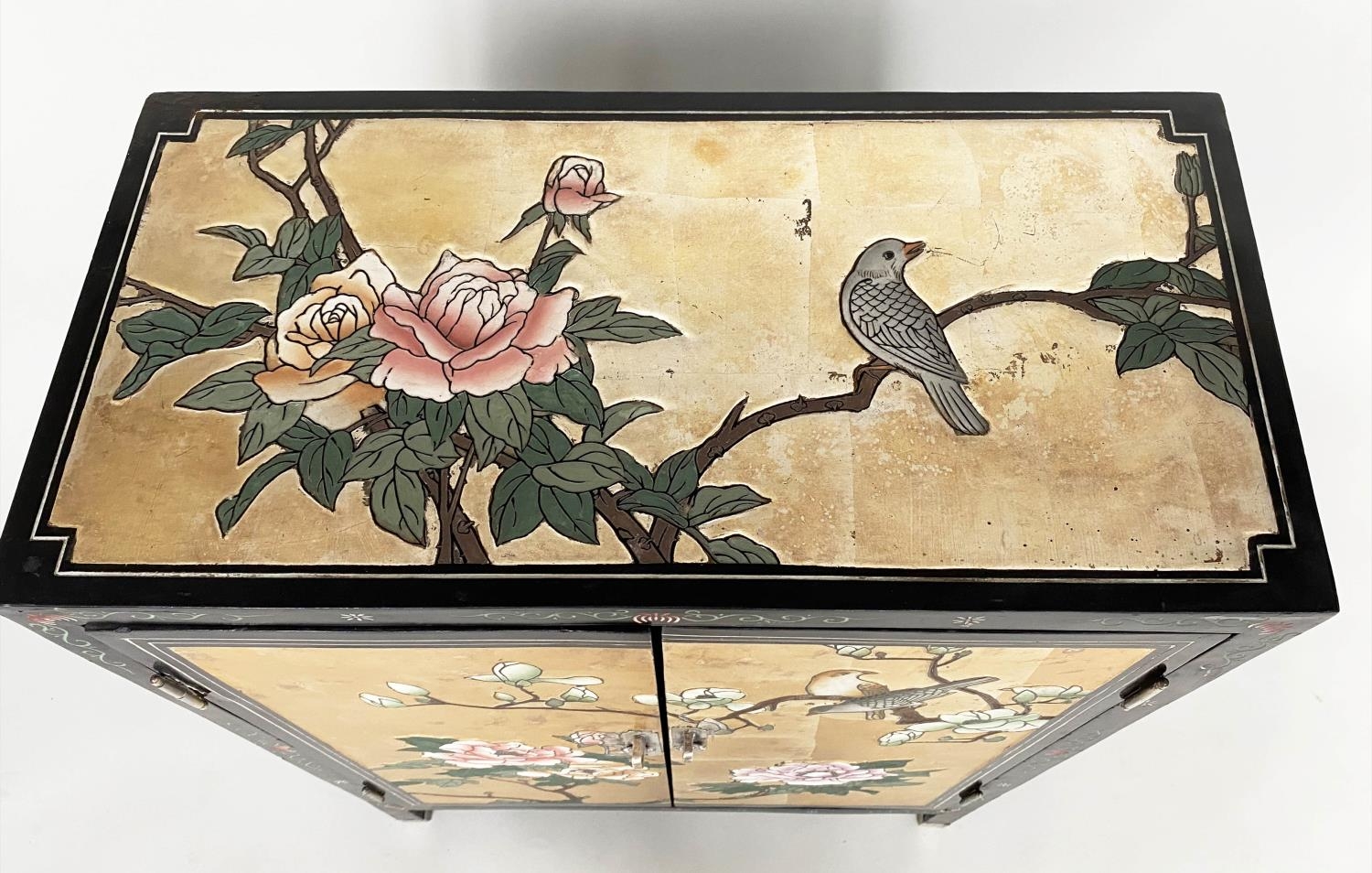 CHINESE CABINETS, a pair, with gilt polychrome Chinoiserie decoration, birds and blossom each with - Bild 6 aus 8