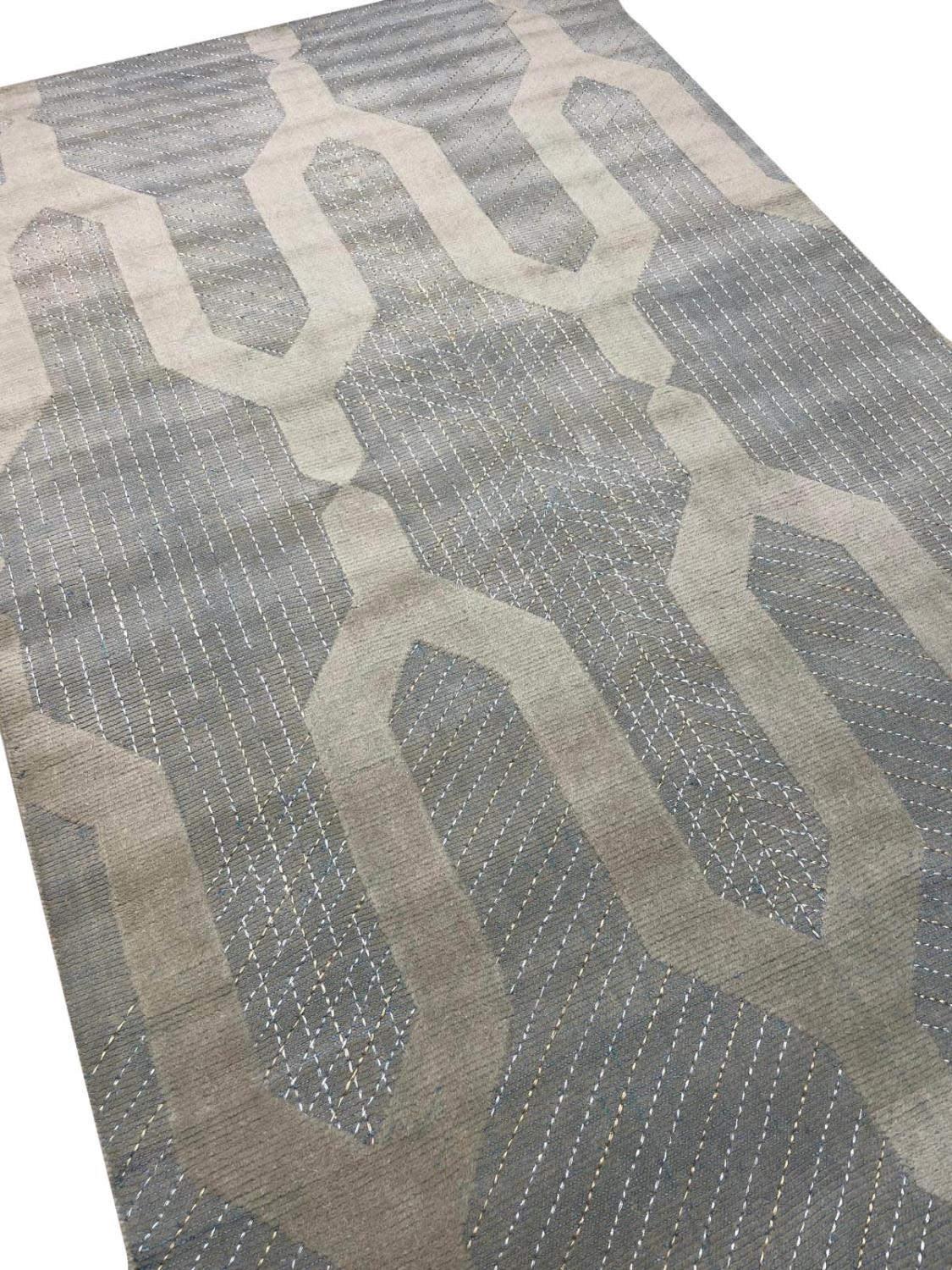 FINE CONTEMPORARY WOOL AND BAMBOO SILK CARPET, 244cm x 152cm. - Bild 2 aus 8