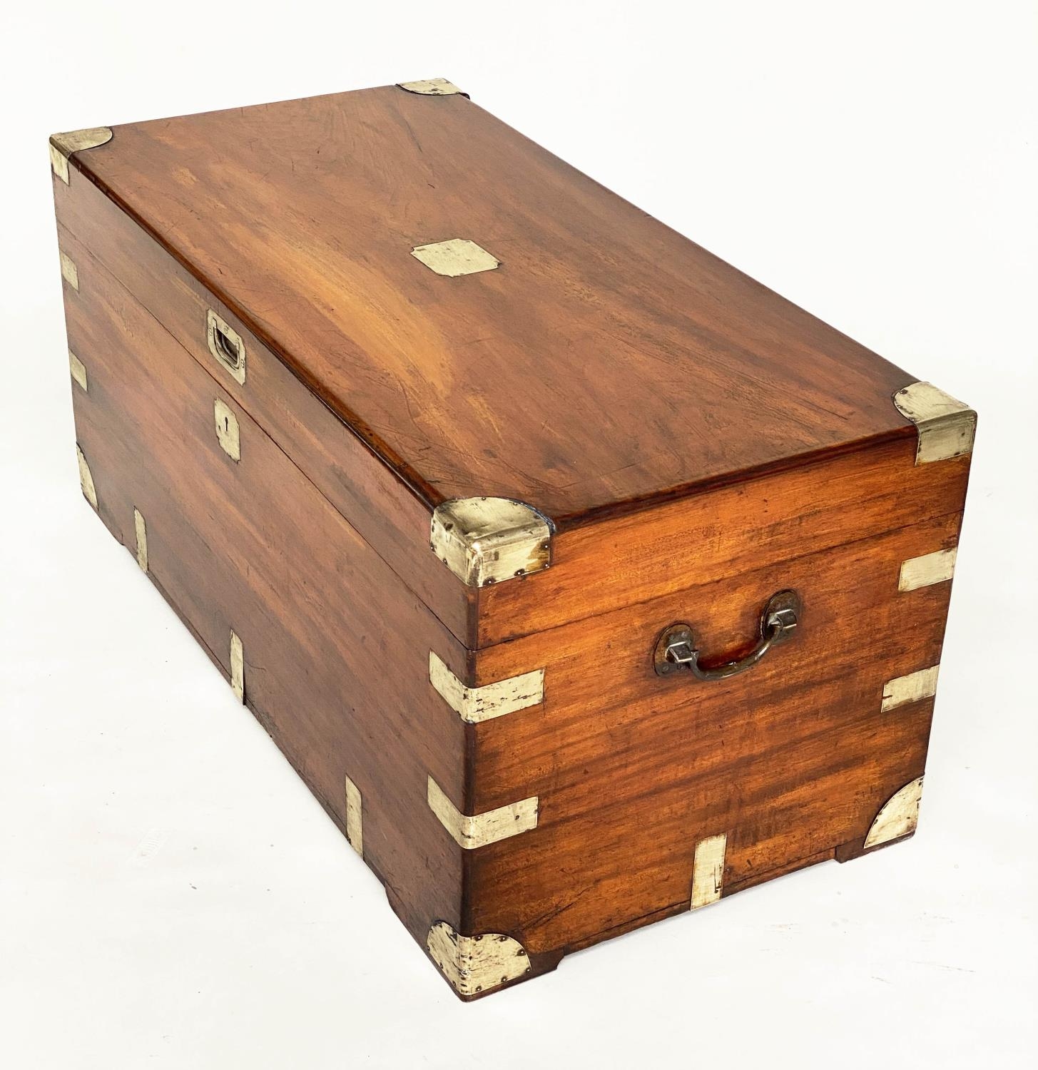 CHINESE EXPORT TRUNK, 19th century camphorwood and brass bound with rising lid and carrying handles, - Bild 4 aus 9