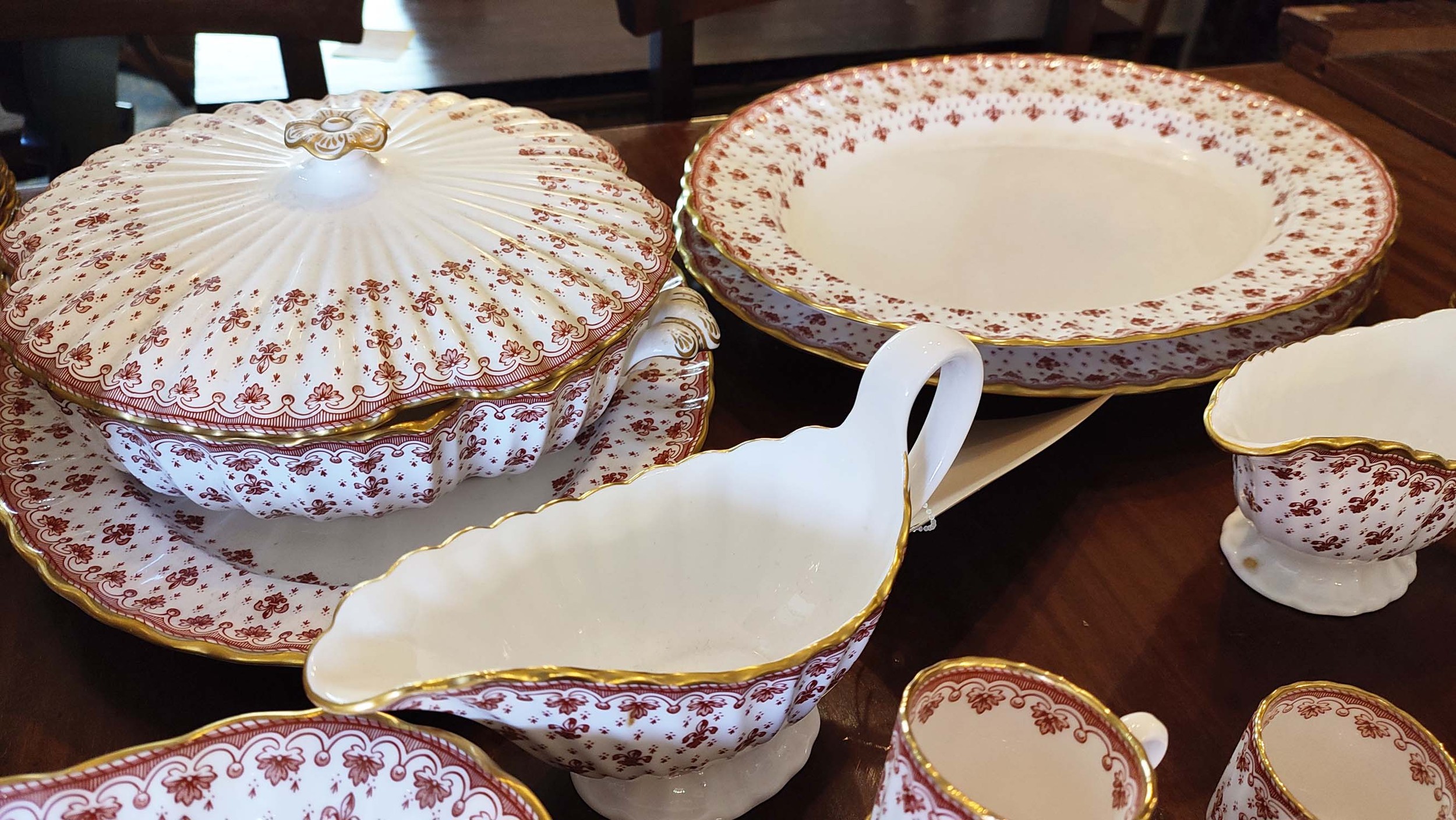 SPODE FLEUR DE LYS RED DINNER SERVICE, comprising dinner plates, dessert plates, coffee cans and - Image 6 of 7