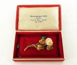 AN 18CT GOLD FLOWER BROOCH, carved flower head, 4cm, 5.54 grams.