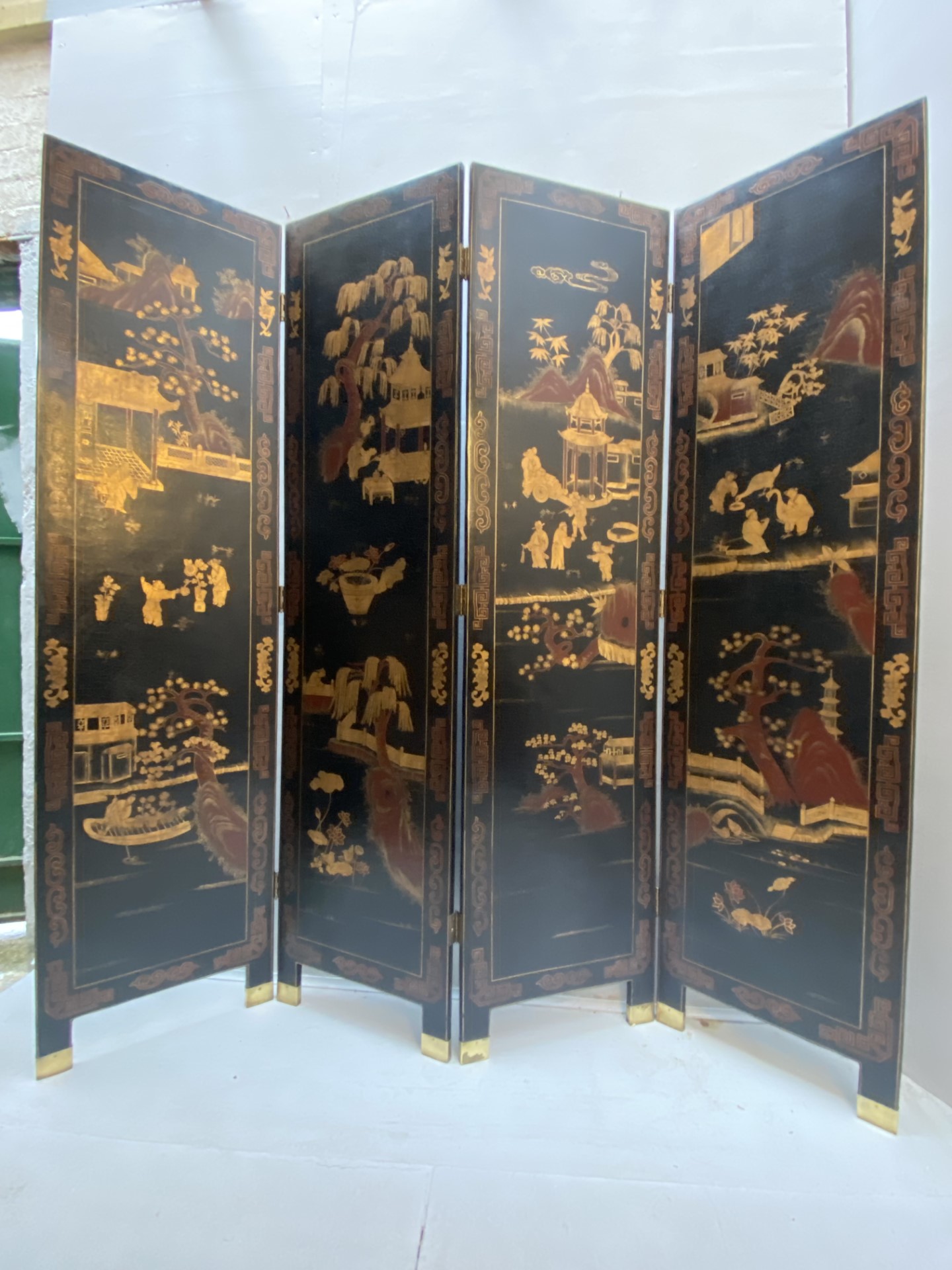 CHINESE ROOM SCREEN, early 20th century, four-sectioned, Chinoiserie iron red and gilt decoration on - Image 2 of 8