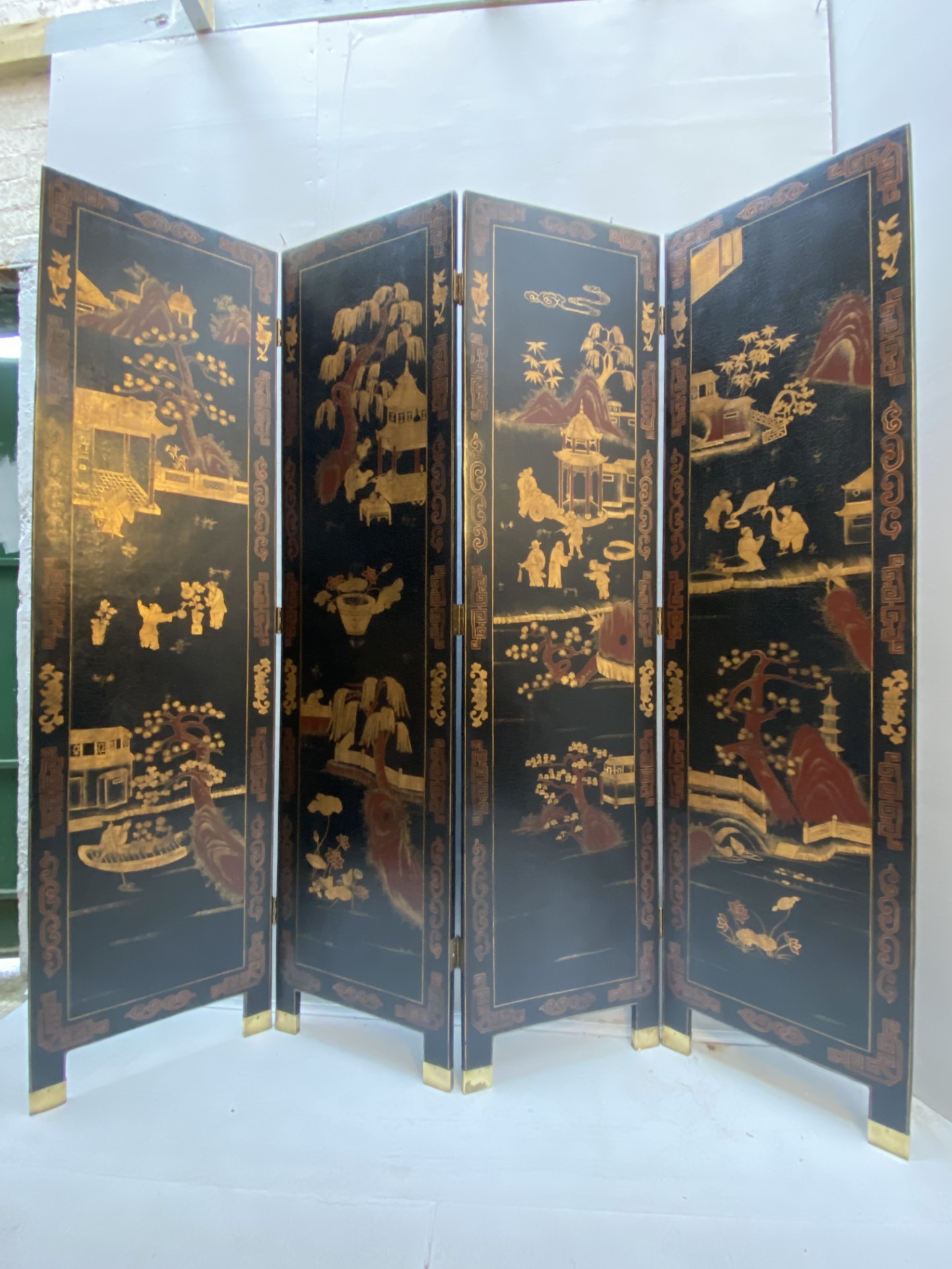 CHINESE ROOM SCREEN, early 20th century, four-sectioned, Chinoiserie iron red and gilt decoration on - Image 8 of 8