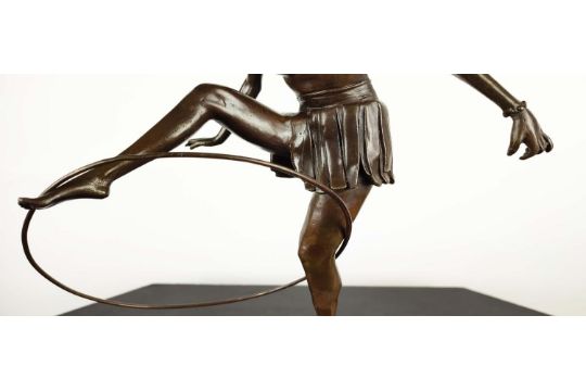 AFTER D ALONZO, an Art Deco style bronze of a female dancer, raised on a marble base, 49cm H. - Image 3 of 7