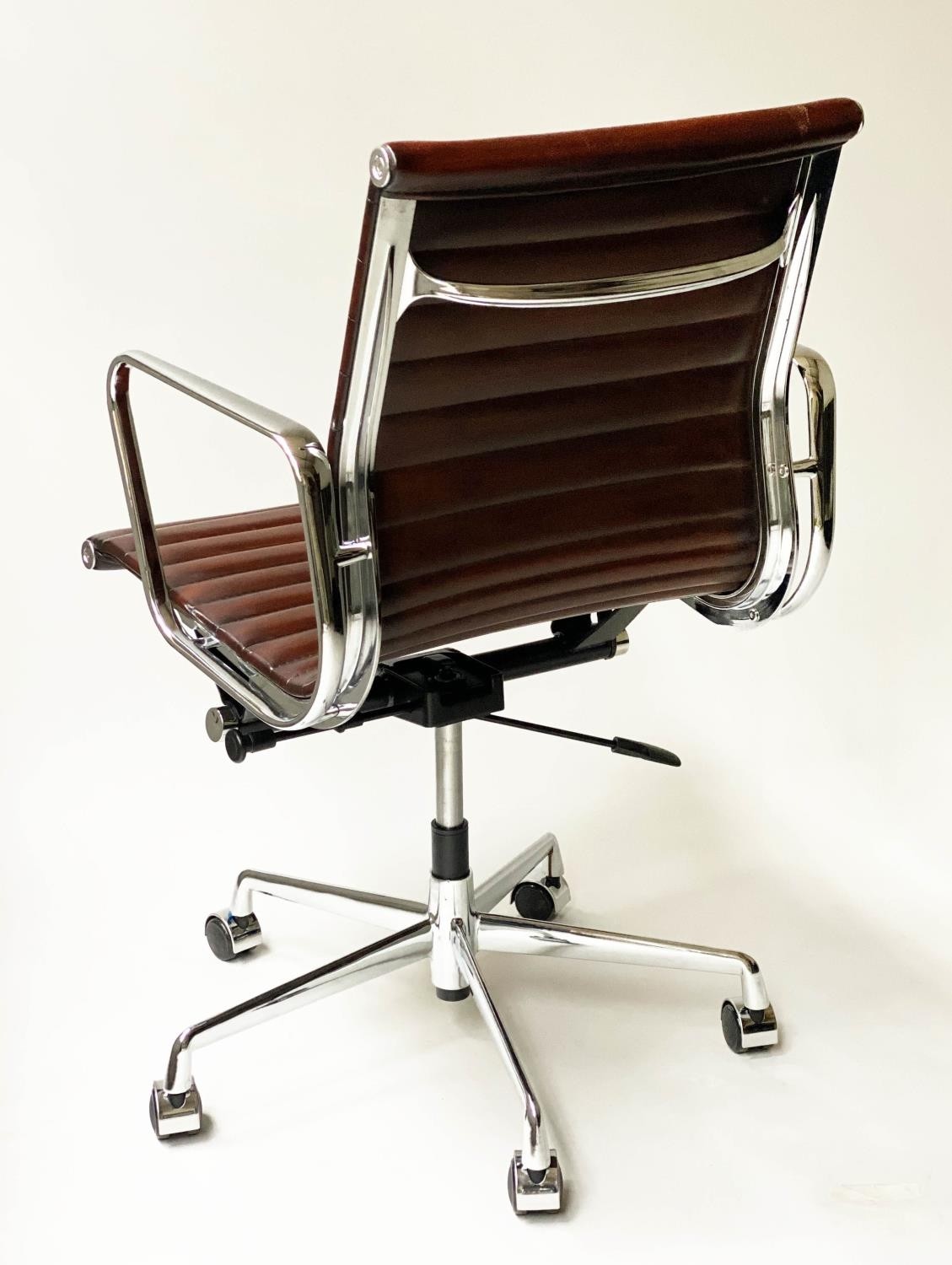 REVOLVING DESK CHAIR, Charles and Ray Eames inspired with ribbed mid brown leather seat revolving - Image 4 of 8