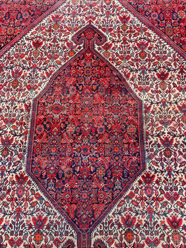 ANTIQUE PERSIAN FEREGHAN RUG, 196cm x 127cm. - Image 2 of 6