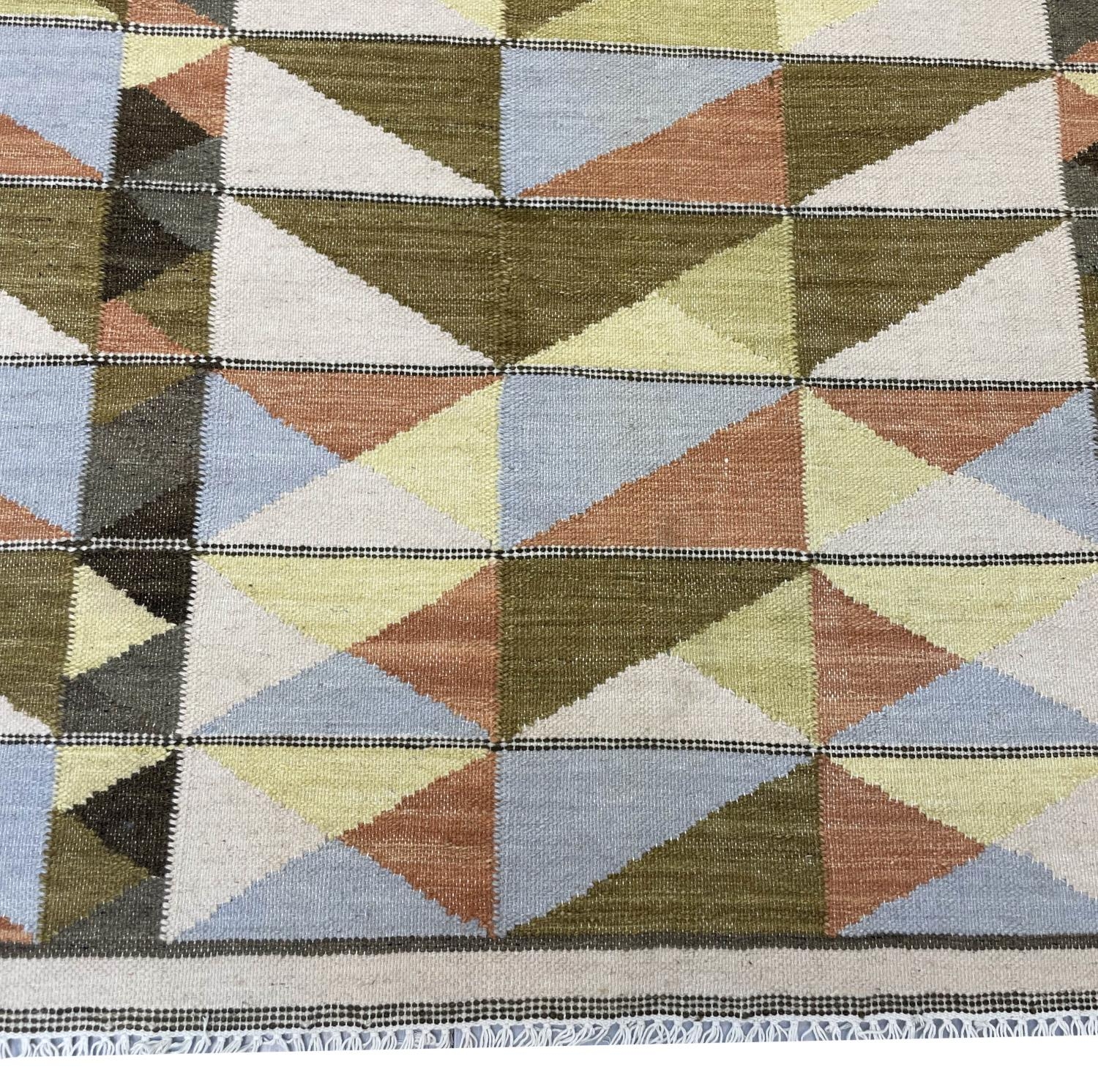 FINE SWEDISH DESIGN KILIM, 304cm x 194cm. - Image 3 of 4