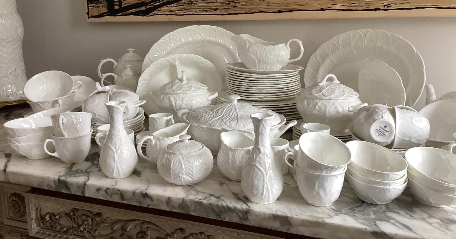 DINNER SERVICE, English Fine Bone China, Wedgwood and Coalport, twelve place, seven piece - Image 20 of 21