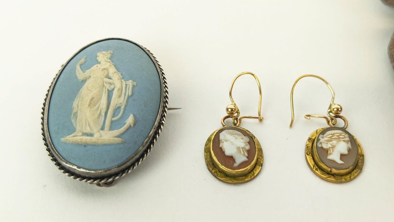 A COLLECTION OF ASSORTED JEWELLERY, comprising a 19th Century Wedgwood Jasperware brooch, a Victoria - Image 2 of 27