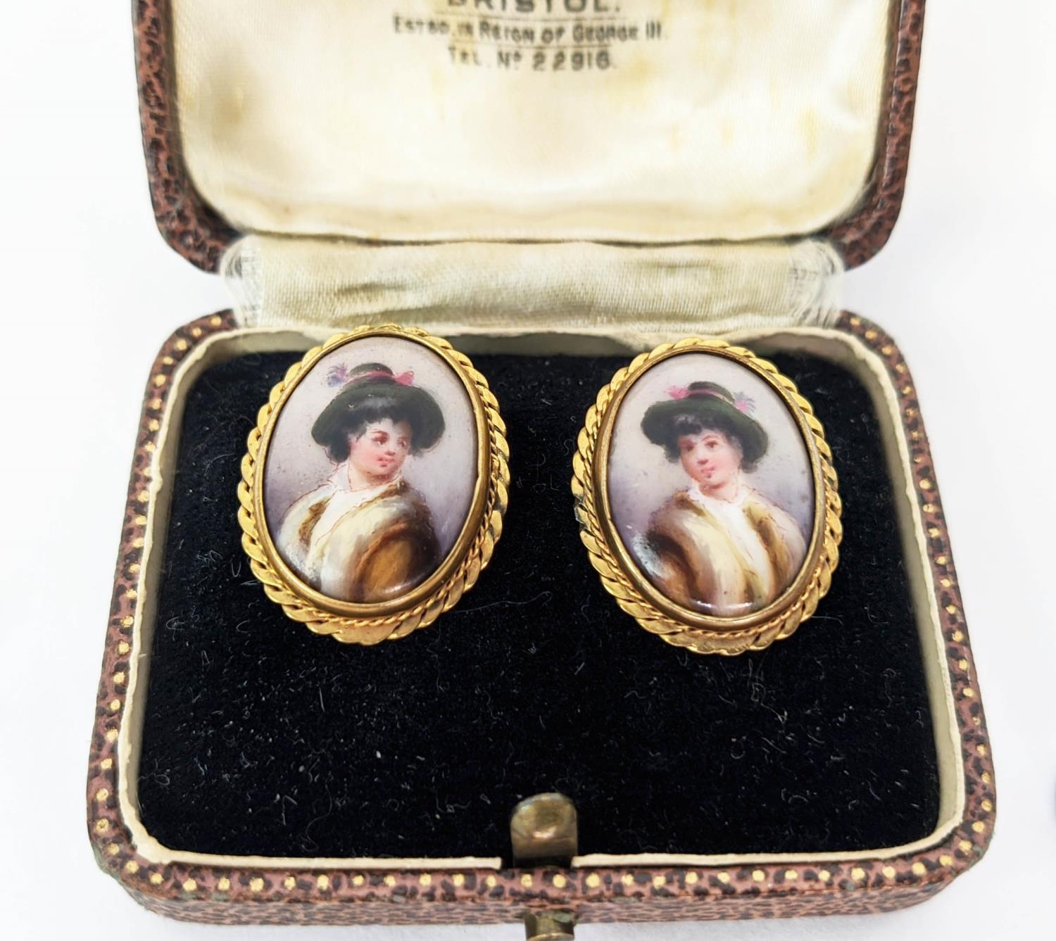 A COLLECTION OF ASSORTED JEWELLERY, comprising a 19th Century Wedgwood Jasperware brooch, a Victoria - Image 7 of 27