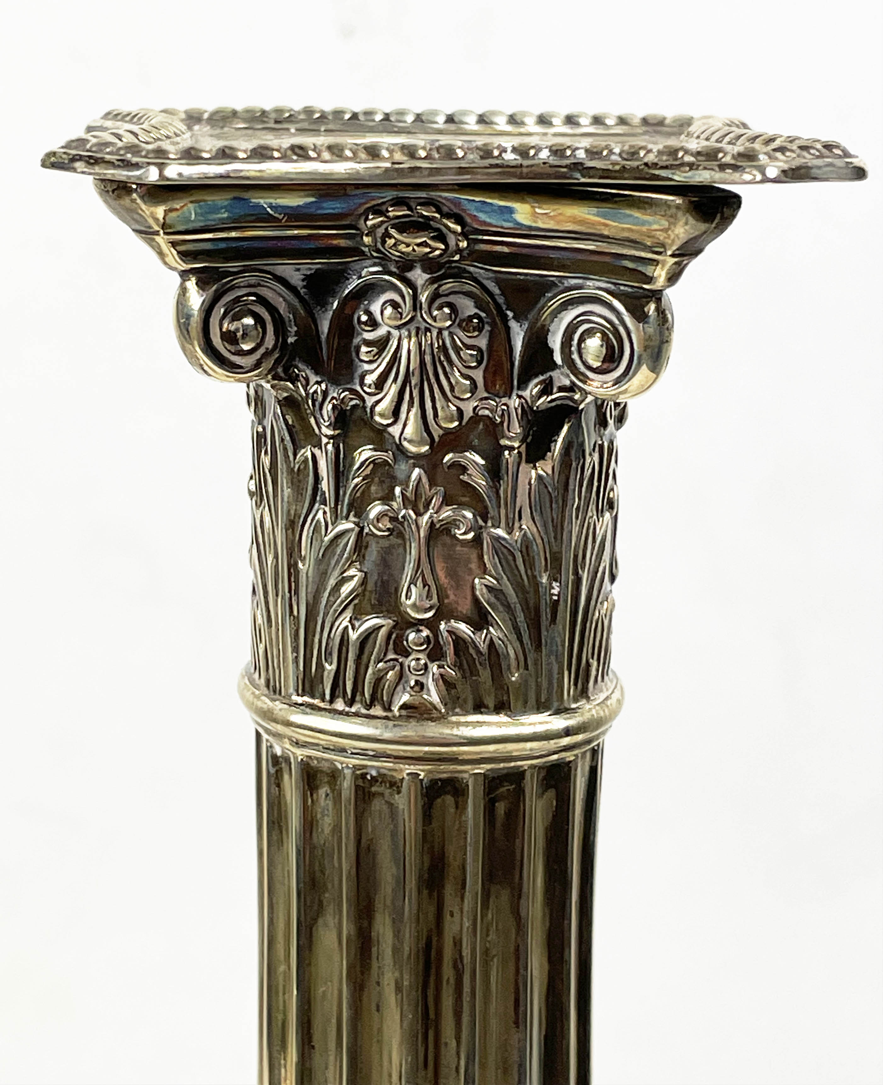SILVER CANDLESTICKS, a pair, corinthian column, by Lee and Wigfull, Sheffield 1912, 28cm H. (2) - Image 7 of 9