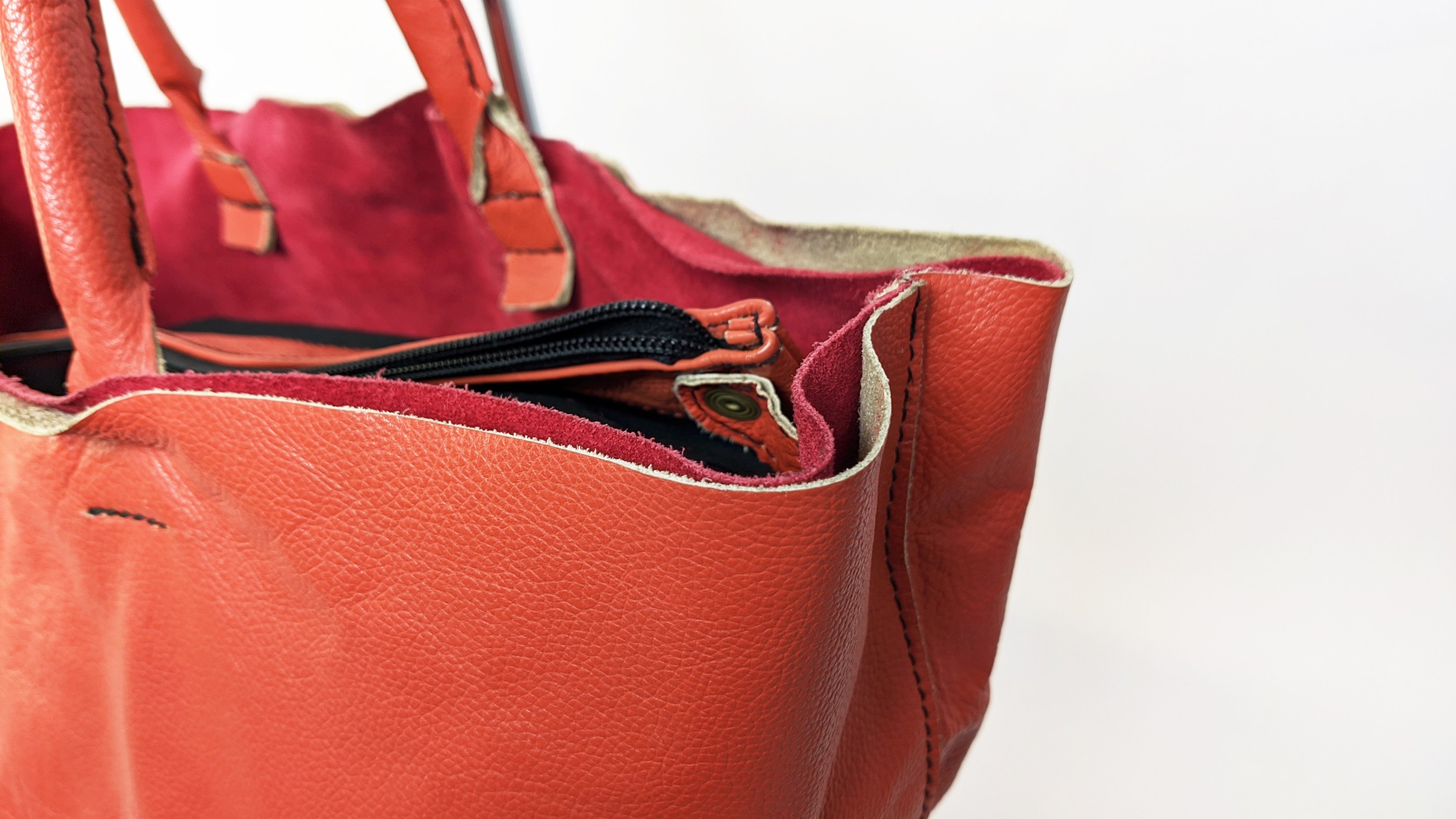 FERRAGAMO VINTAGE TOTE BAG, nylon with leather strap, top zippered closure and silver tone - Bild 4 aus 19