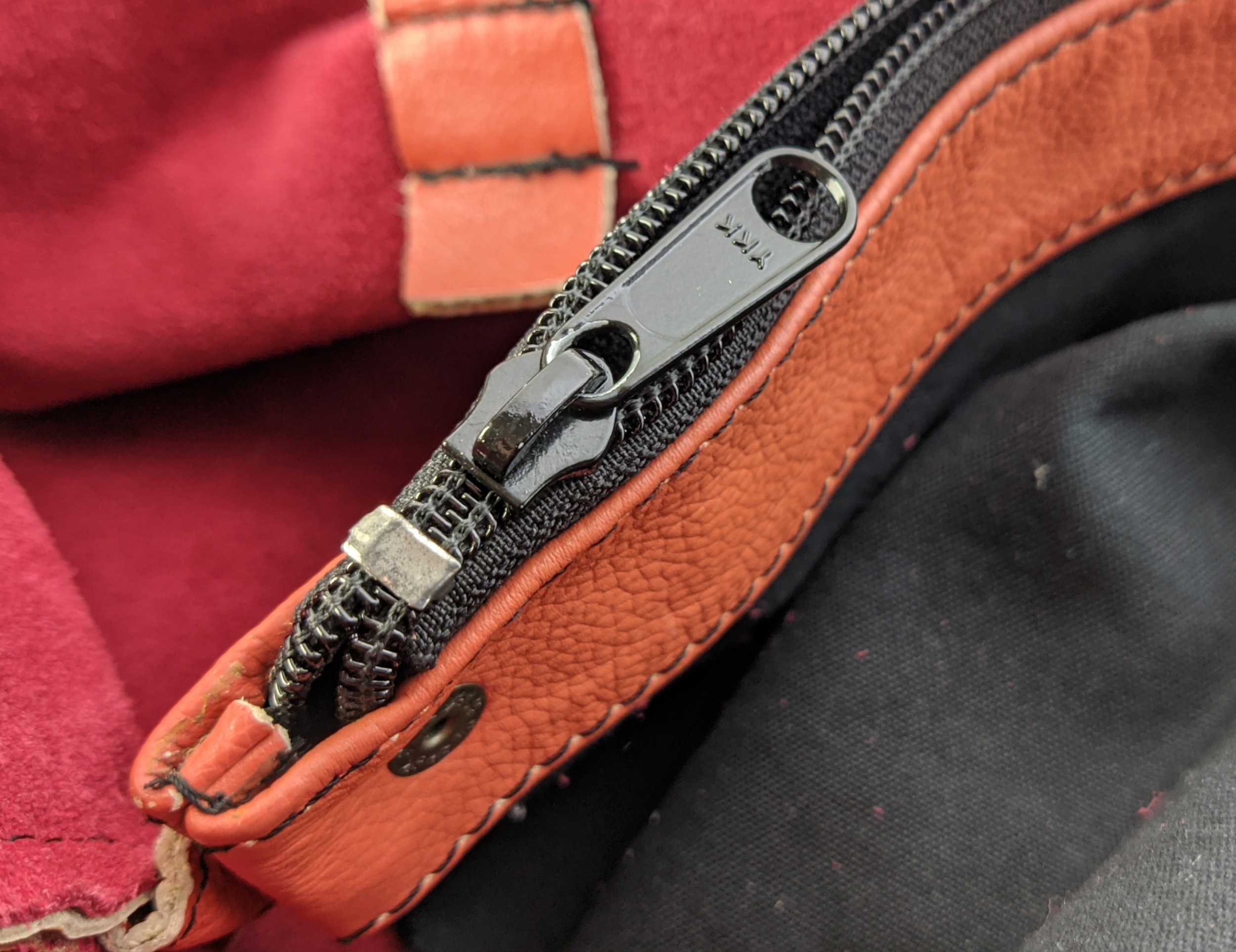 FERRAGAMO VINTAGE TOTE BAG, nylon with leather strap, top zippered closure and silver tone - Bild 8 aus 19