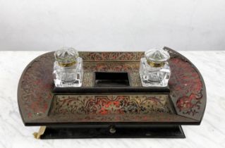 BOULLE INK STAND, 19th century French tortoiseshell and brass with a pair of glass inkwells above