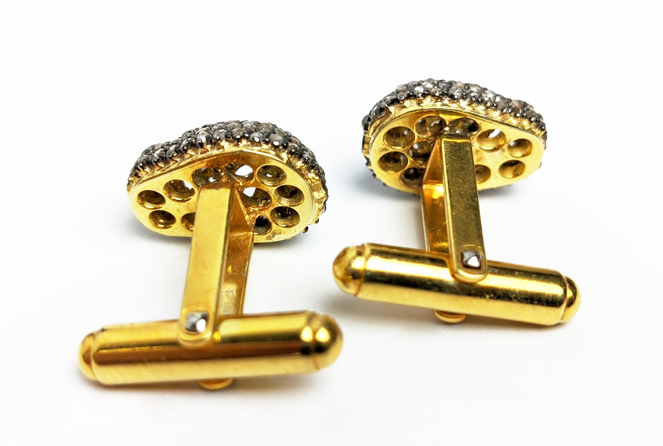 A PAIR OF SILVER-GILT MEMENTO MORI-STYLE SKULL CUFFLINKS, with pave set rose cut diamonds, - Image 7 of 7