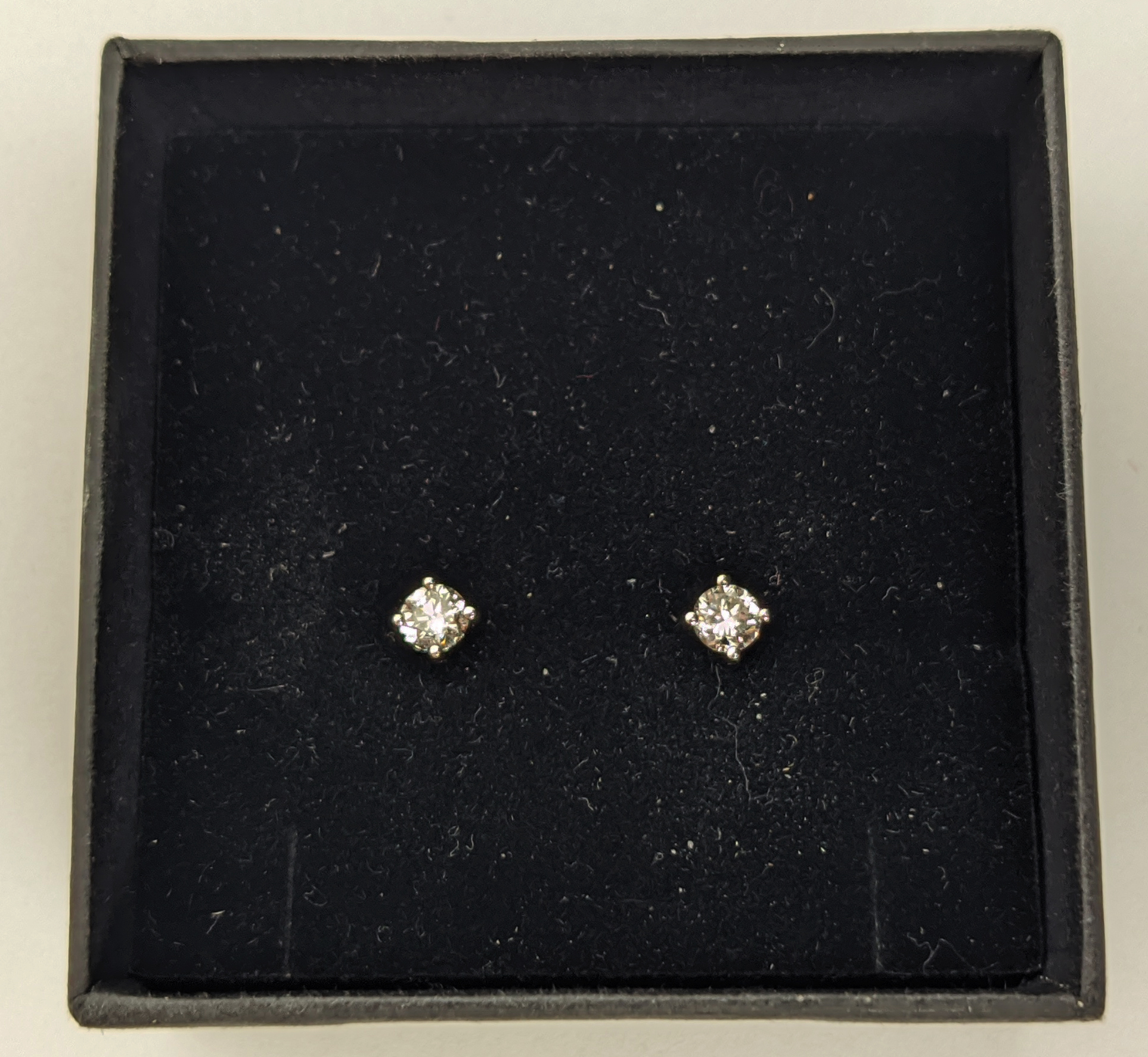 A PAIR OF 18CT WHITE GOLD DIAMOND SOLITAIRE STUD EARRINGS, the round brilliant cut stones of a total - Image 2 of 7