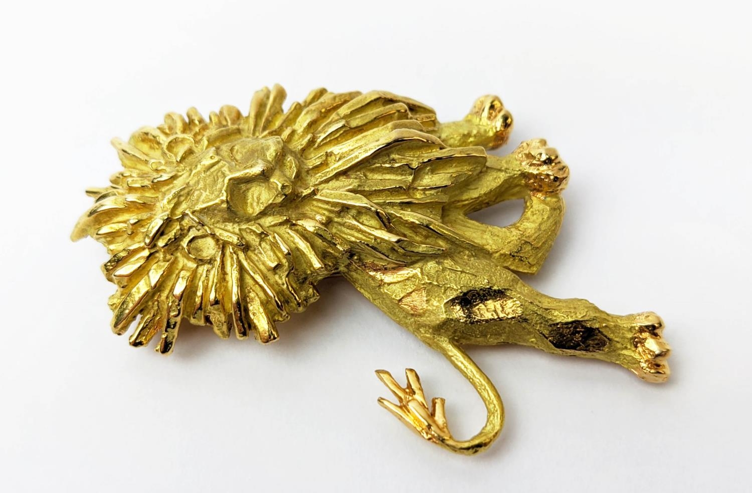 AN 18CT GOLD 'CHAUMET' LION BROOCH, textured finish, made in parts, 33.38 grams, probably 1970s. - Image 4 of 9