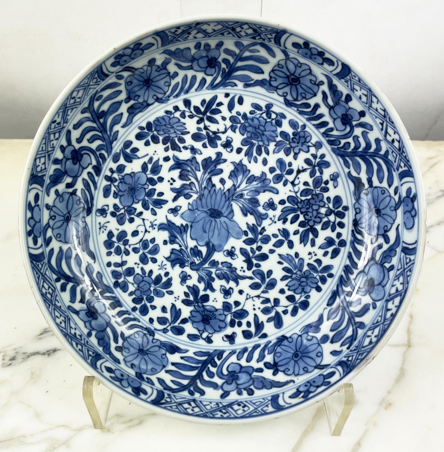 A QUANTITY OF CHINA, including Chinese blue and white, an 18th century Imari plate and a pair of - Image 27 of 30