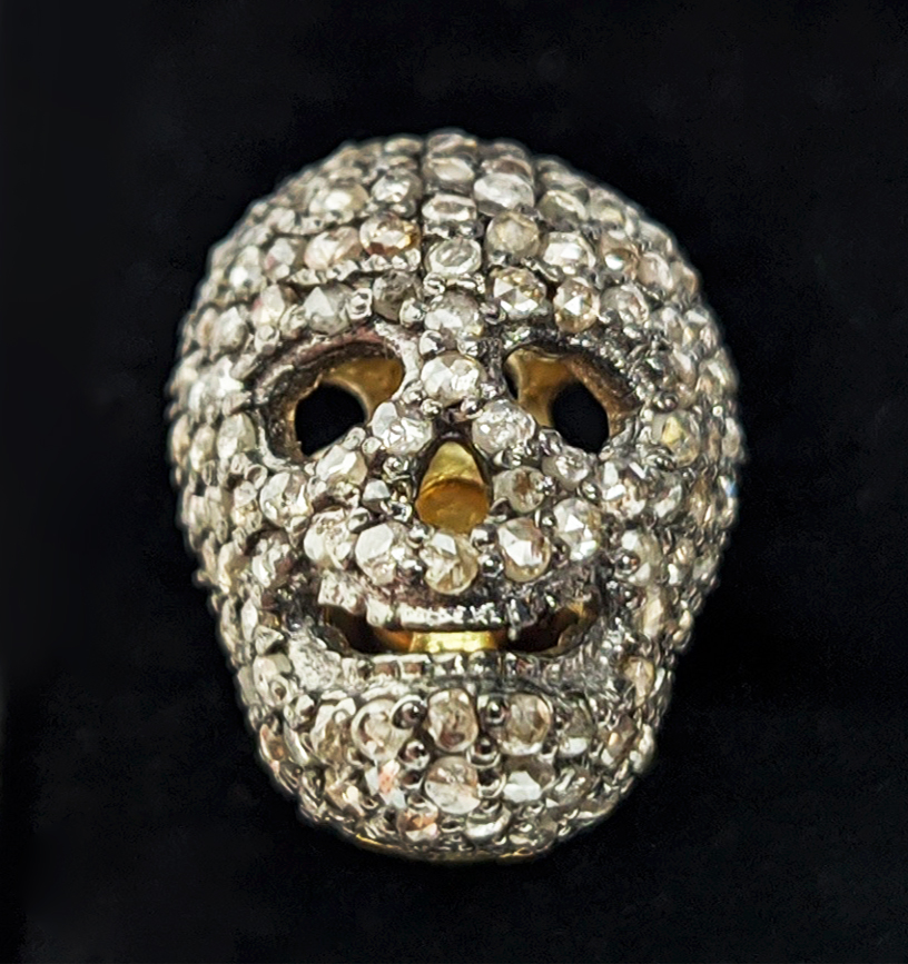 A PAIR OF SILVER-GILT MEMENTO MORI-STYLE SKULL CUFFLINKS, with pave set rose cut diamonds, - Image 4 of 7