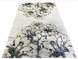 THE RUG COMPANY CARPET, 276cm x 184cm.