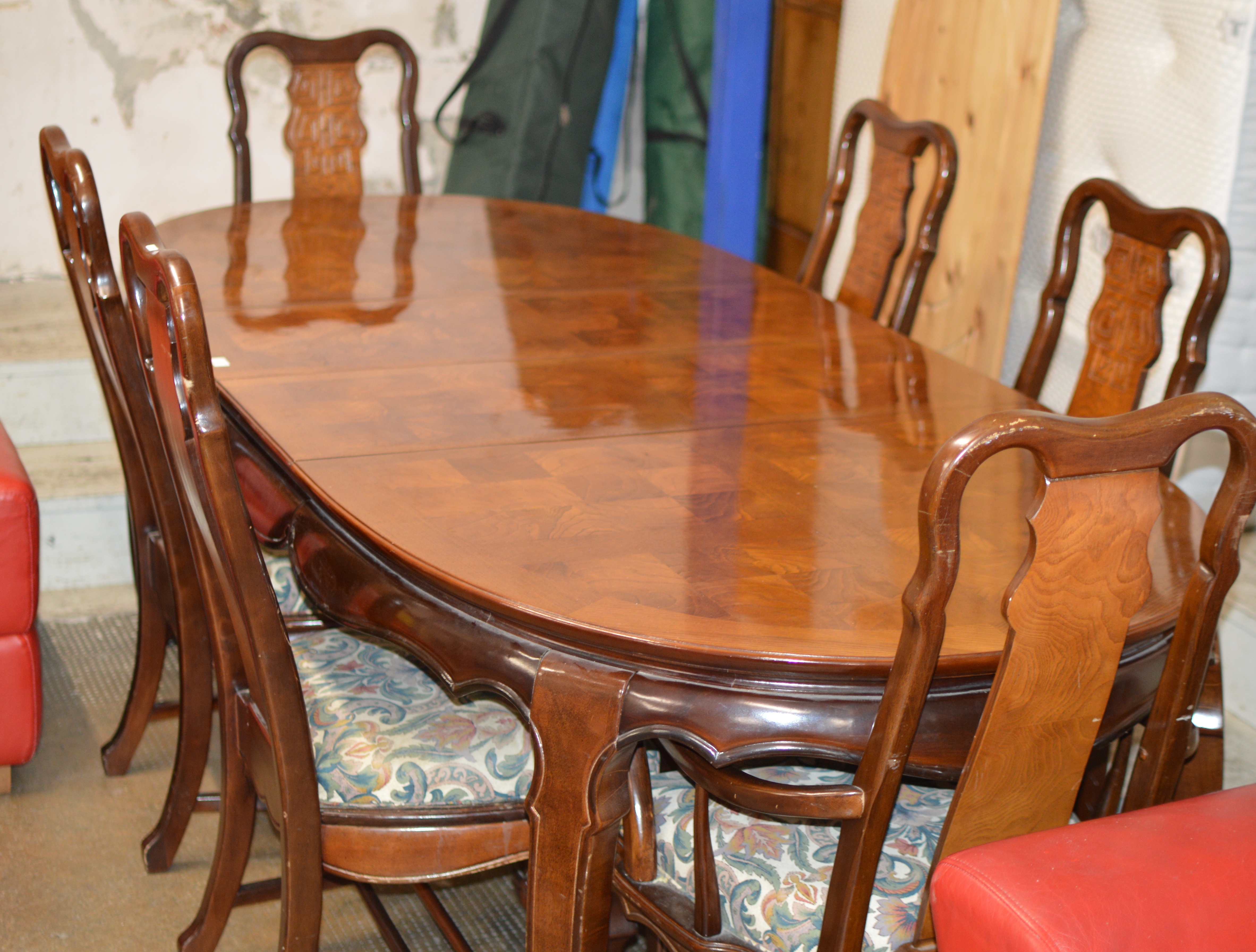 MAHOGANY STAINED EXTENDING DINING TABLE WITH 6 ORIENTAL STYLE CHAIRS