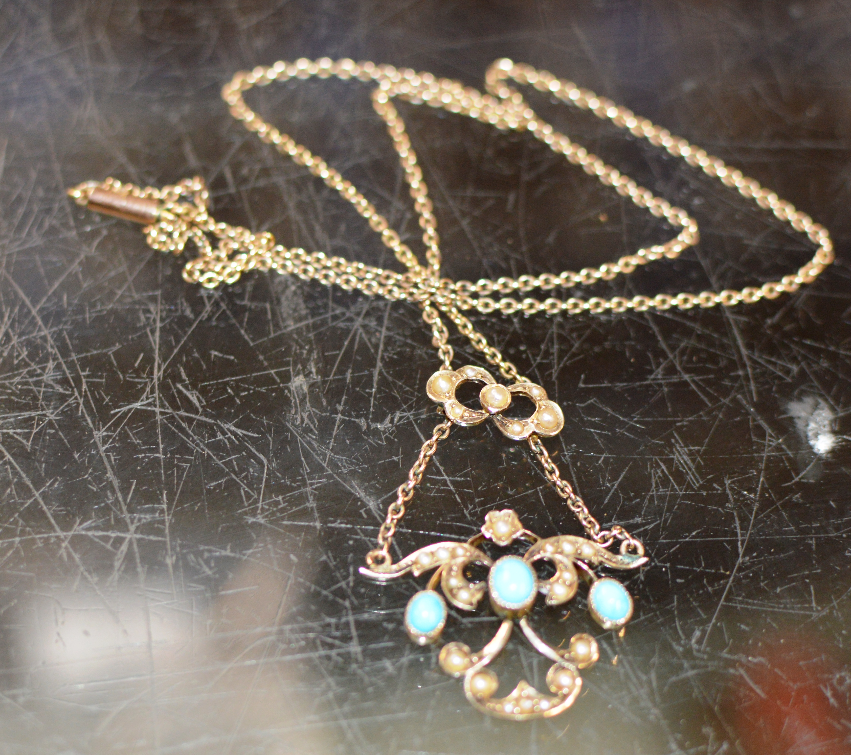 ART NOUVEAU YELLOW METAL TURQUOISE & SEED PEARL SET PENDANT ON 9 CARAT GOLD CHAIN - APPROXIMATE