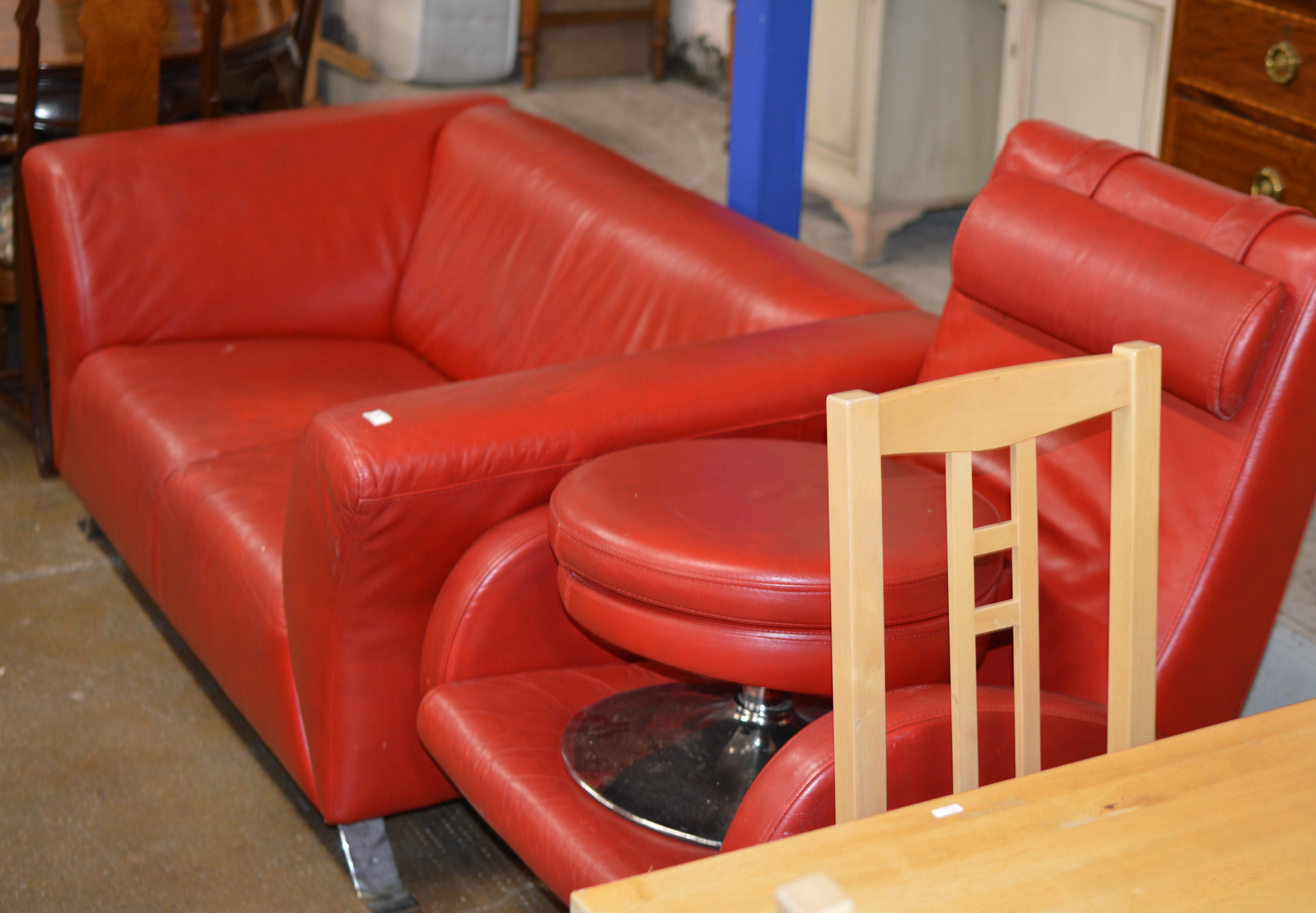 MODERN RED LEATHER 2 SEATER SETTEE WITH MATCHED EASY CHAIR & FOOT STOOL