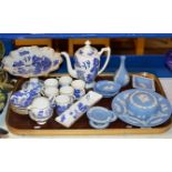 TRAY WITH GENERAL CERAMICS, VARIOUS PIECES OF COALPORT COFFEE WARE & ASSORTED WEDGWOOD POTTERY